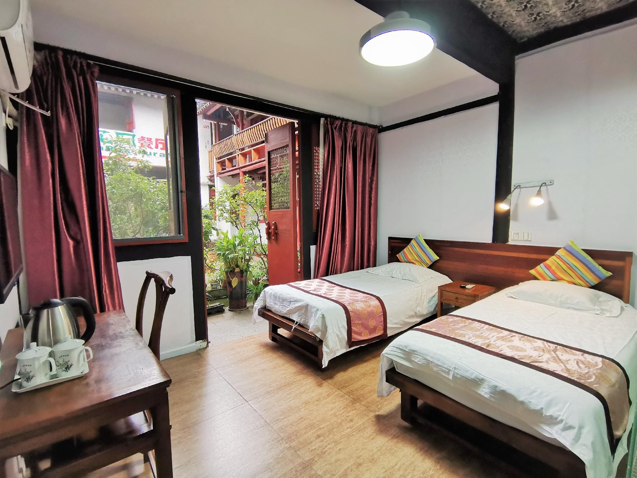 Standard Twin Beds Room