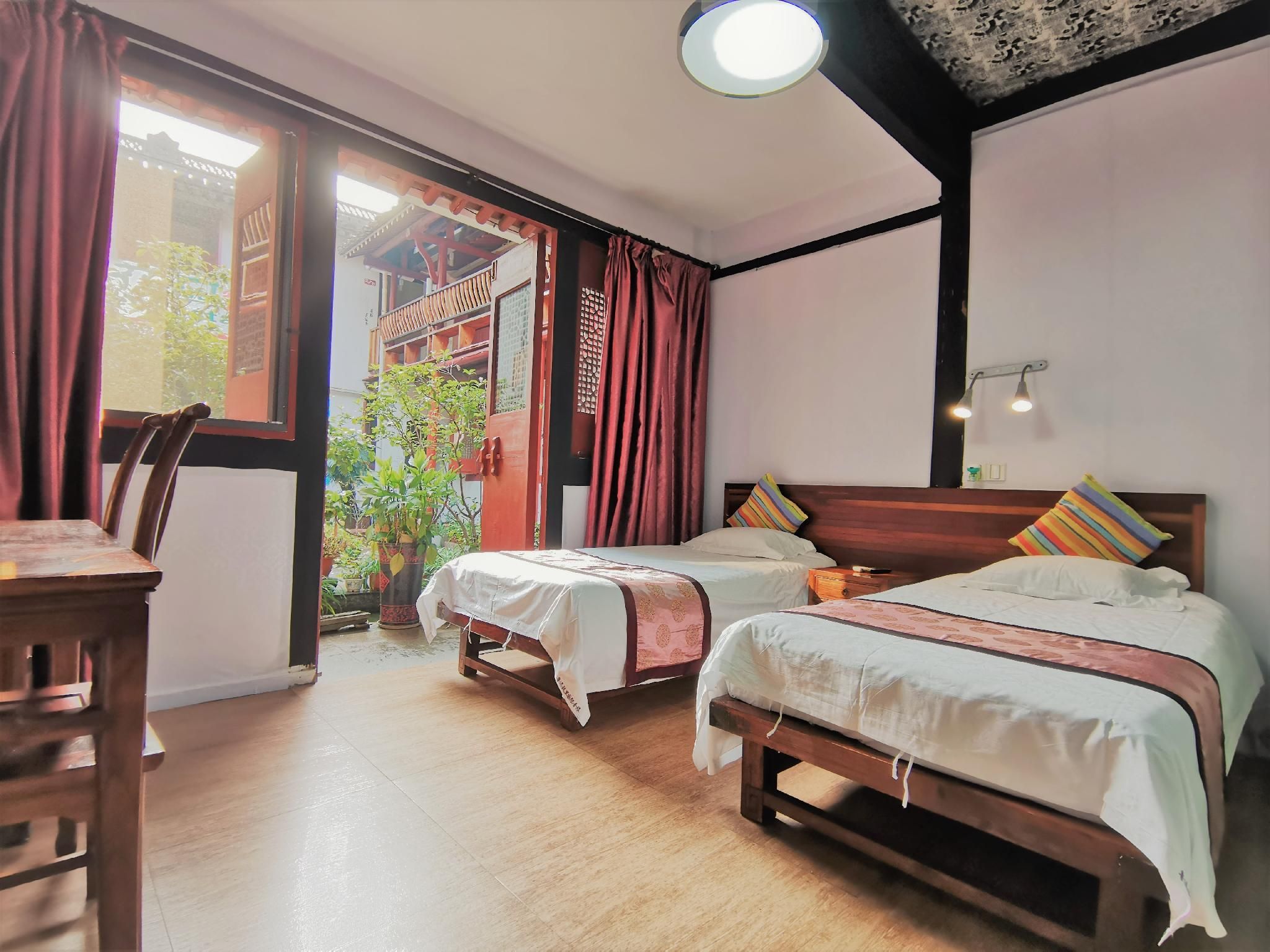 Standard Twin Beds Room