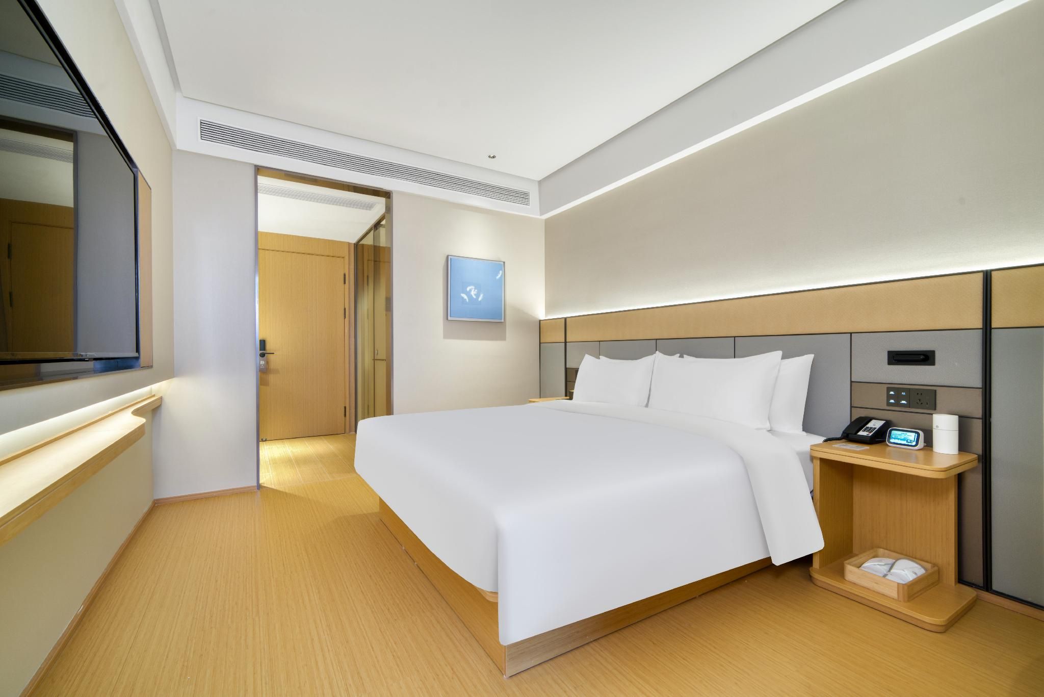 Huazhu - Room With Bed