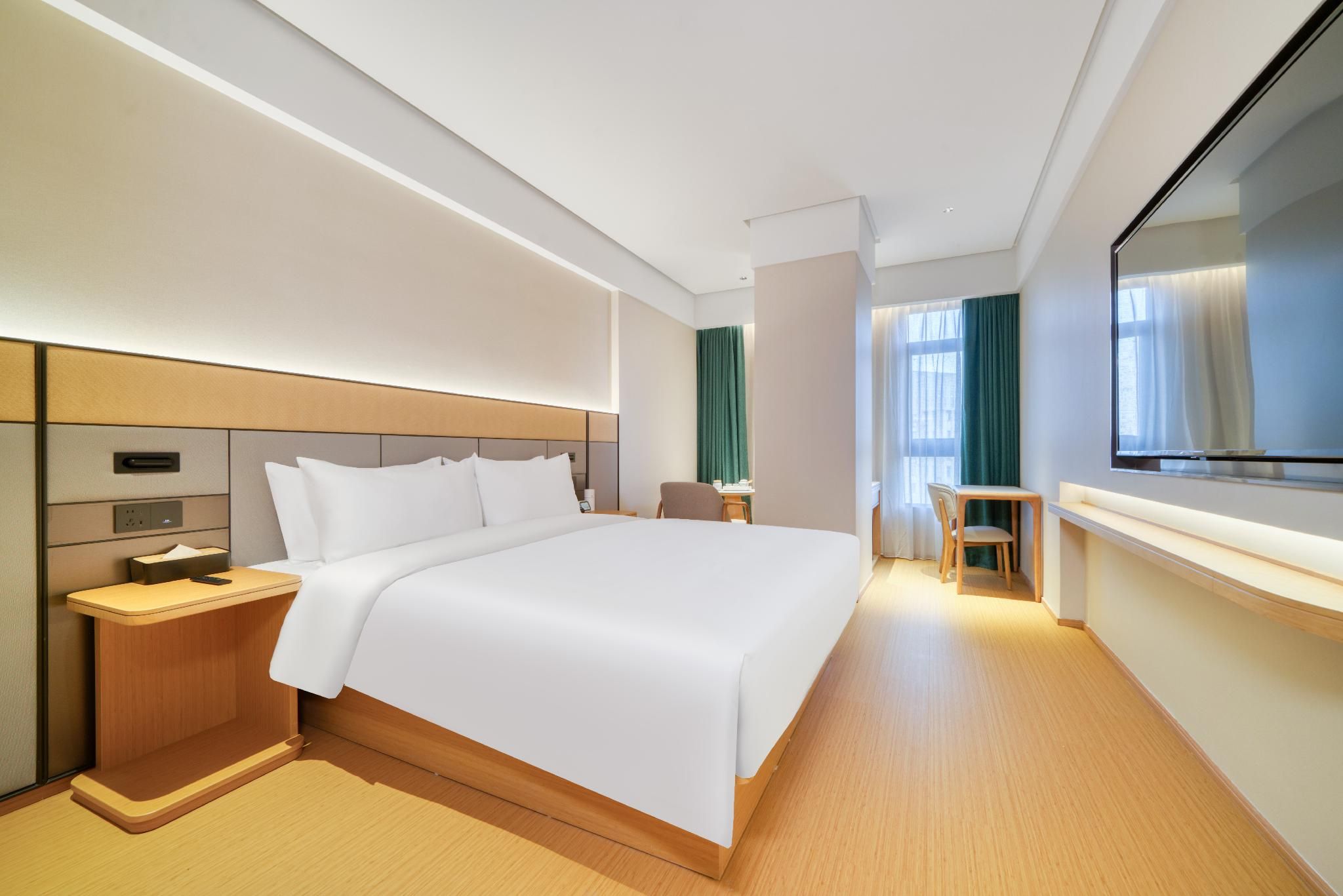 Huazhu - Room With Bed