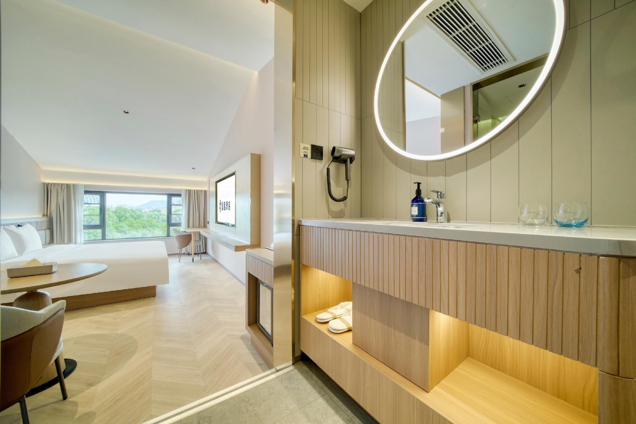 Huazhu - Superior BedRoom