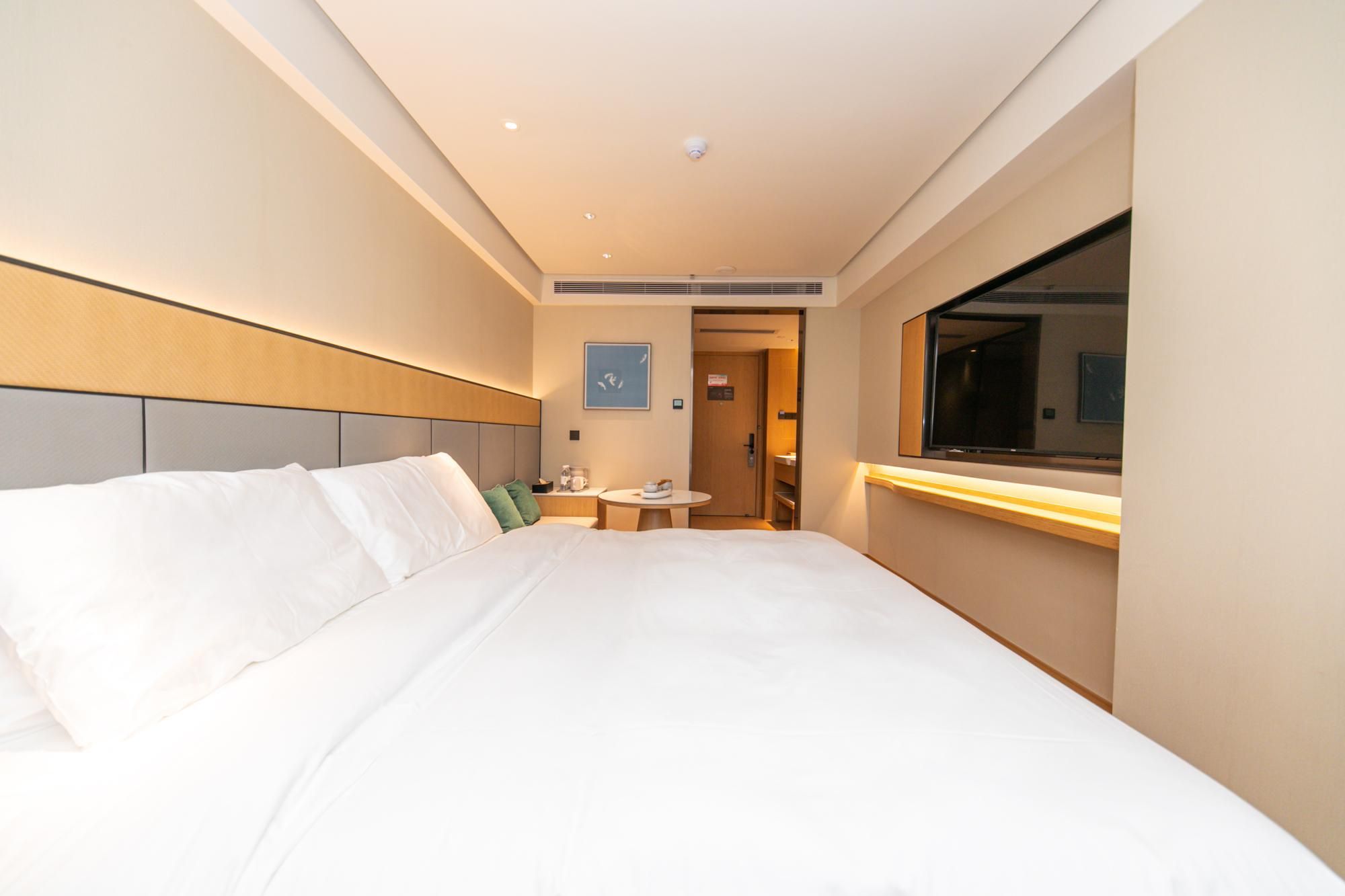 Huazhu - Room With Bed