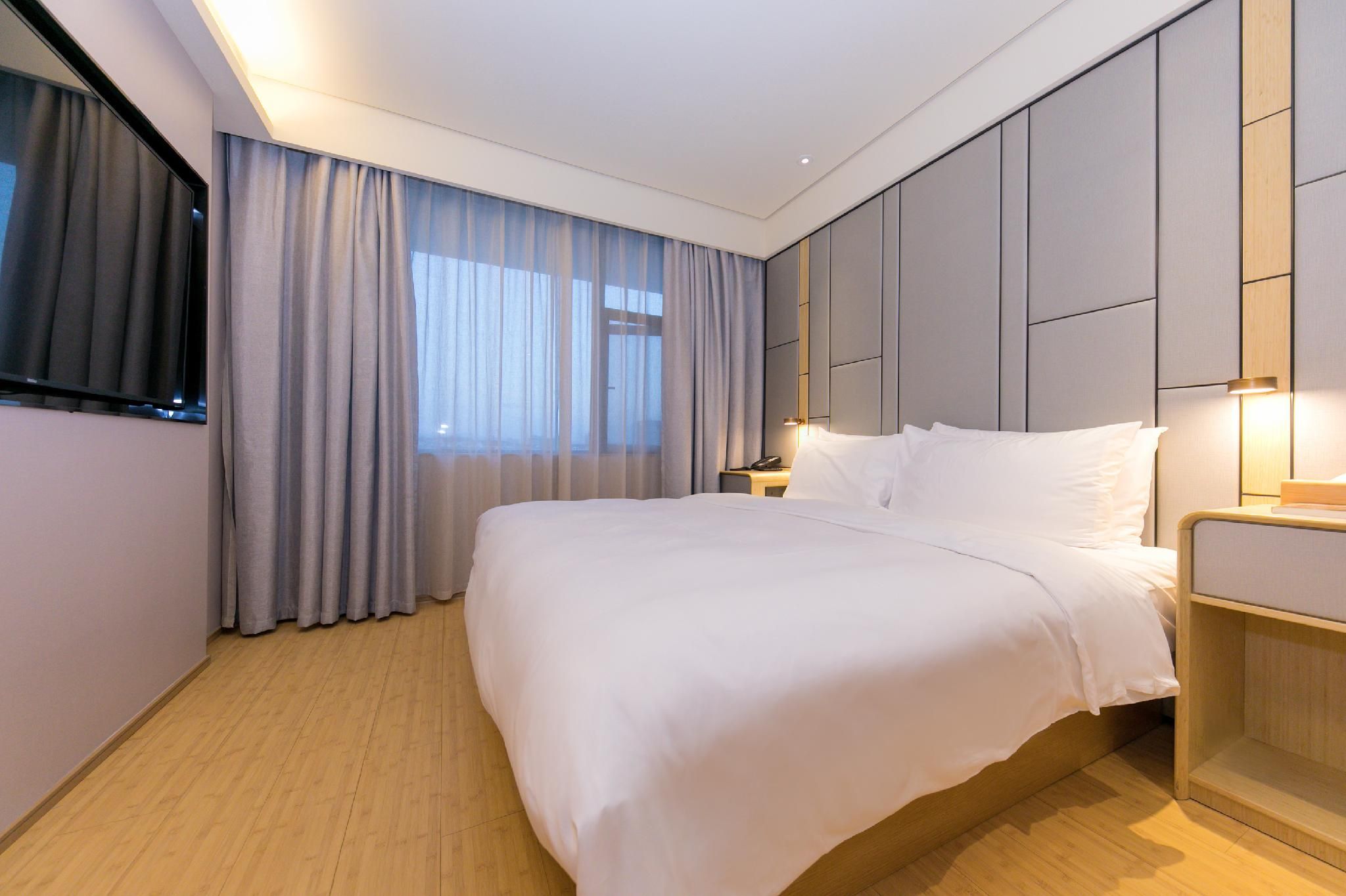 Huazhu - Room With Bed