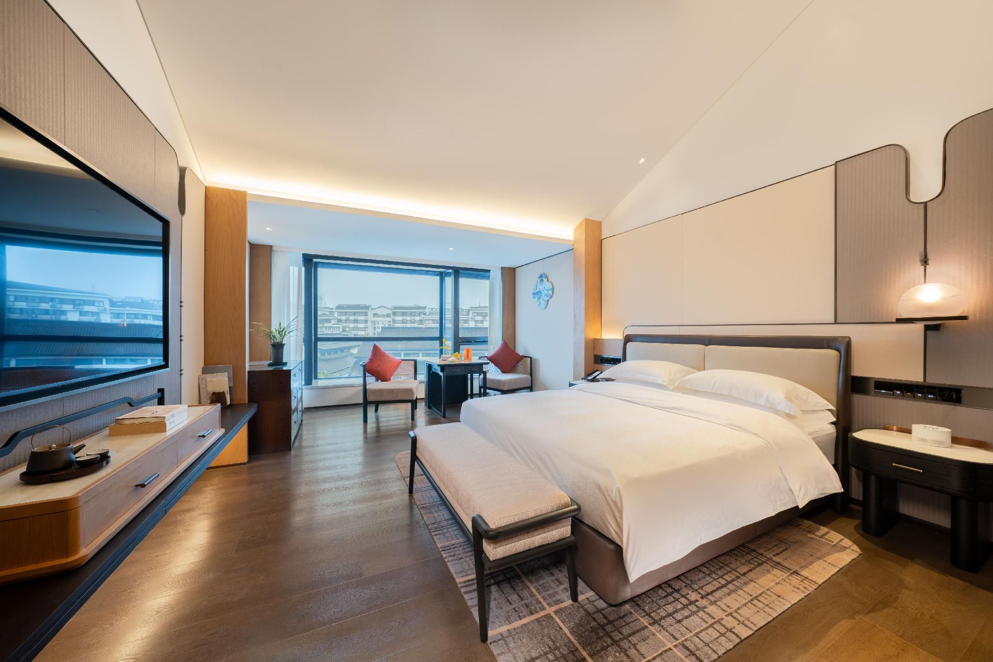 Queen Room with View