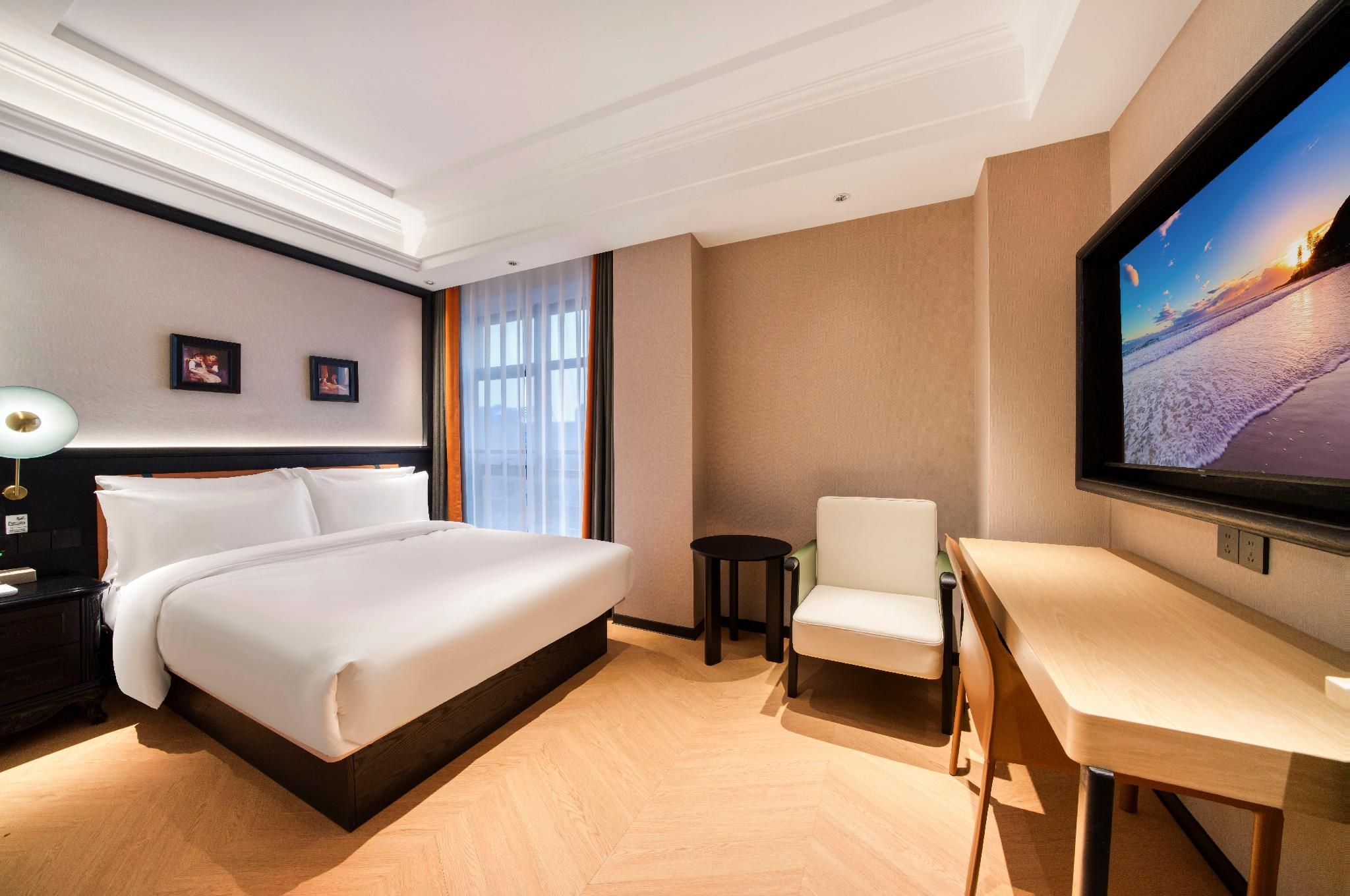 Huazhu - Room With Bed