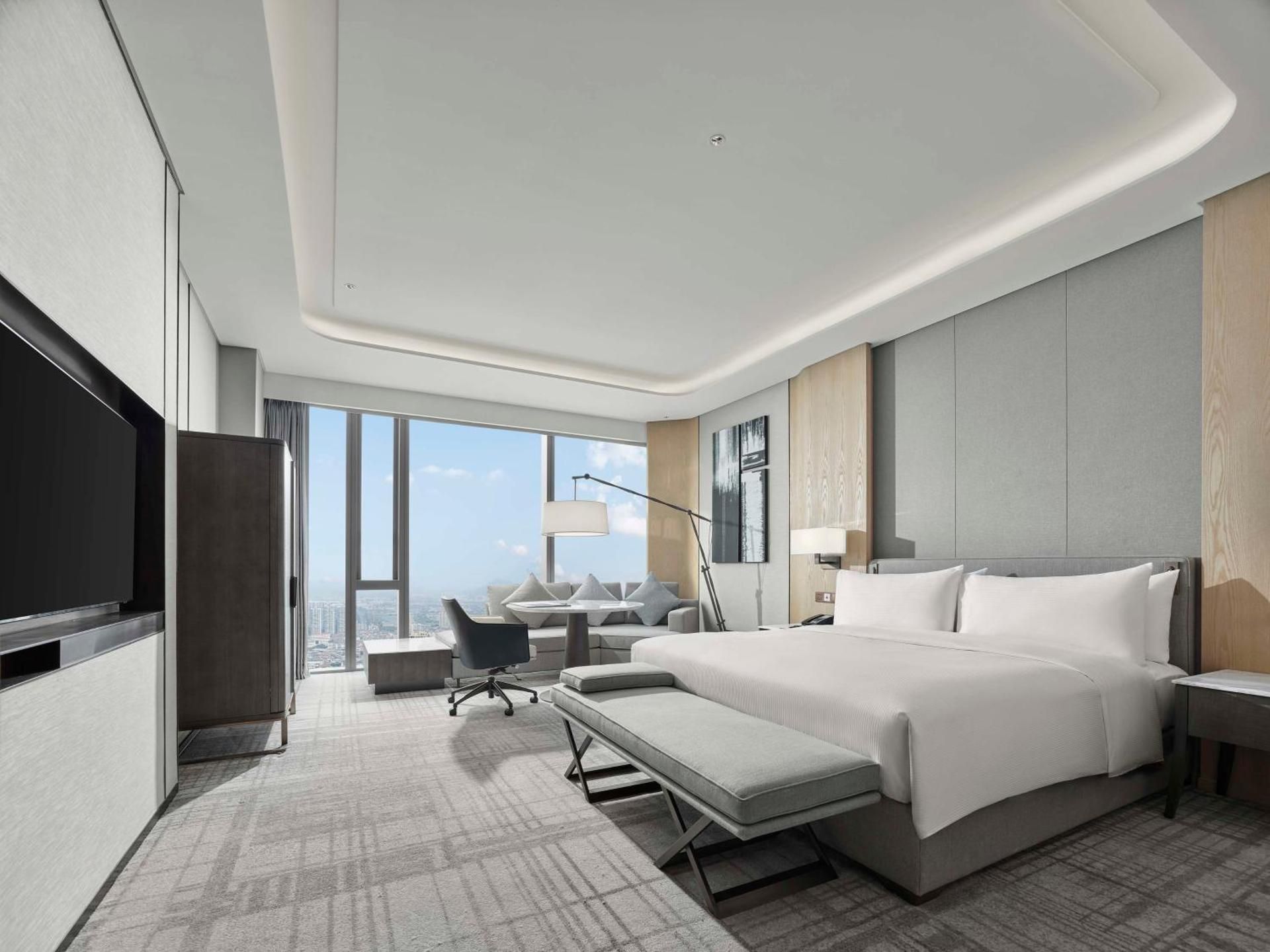 King Deluxe Mountain View Room