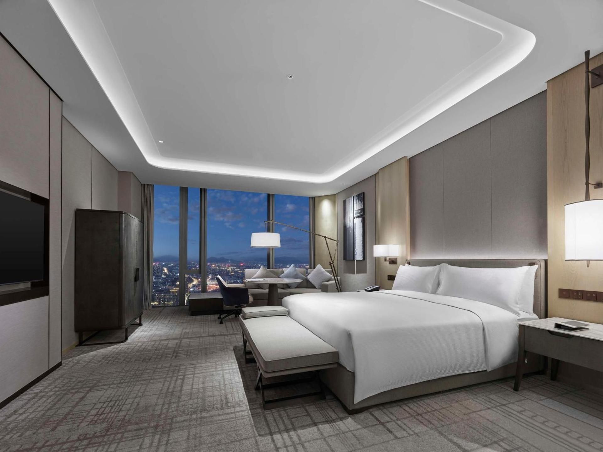 King Deluxe Mountain View Room