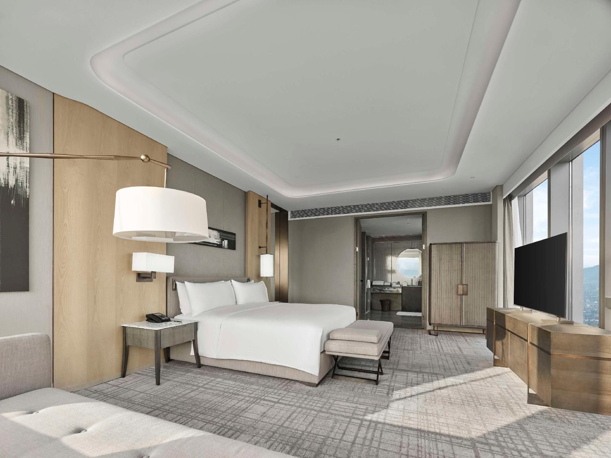 King Deluxe Suite