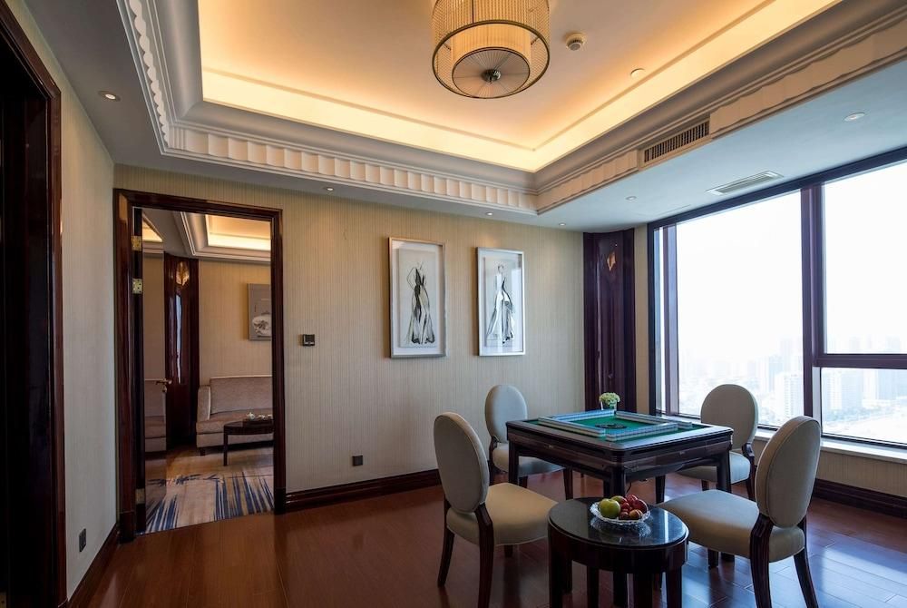 Wyndham Zhuji West Chess Suite