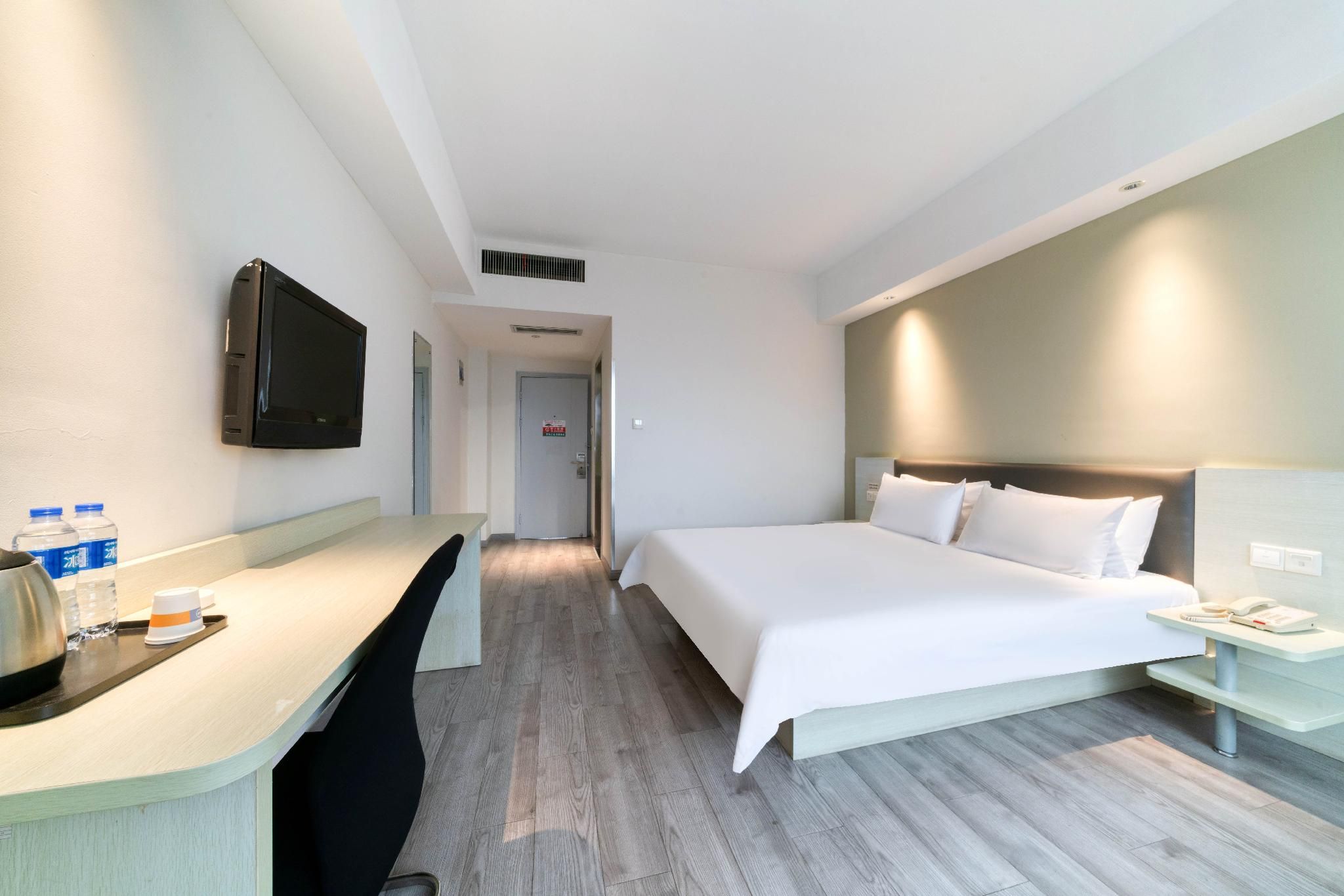 Huazhu - Room With Bed