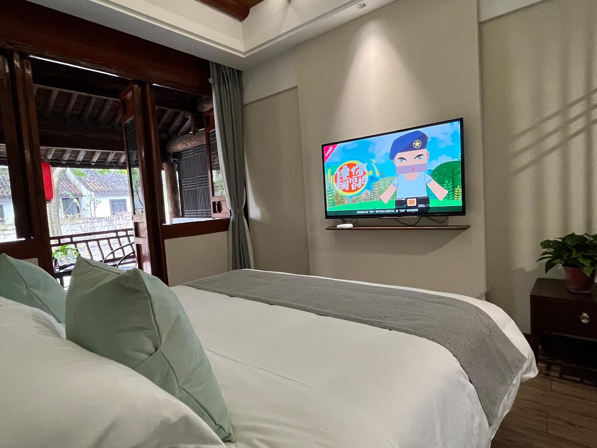 Deluxe River Bank View King Room