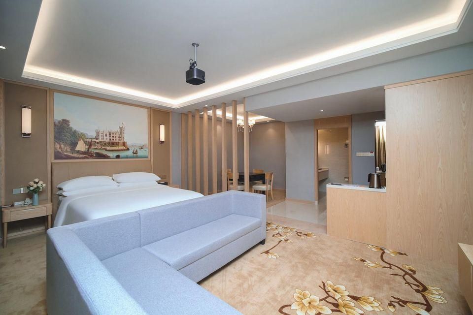 Vienna - Functional Chess Suite Room