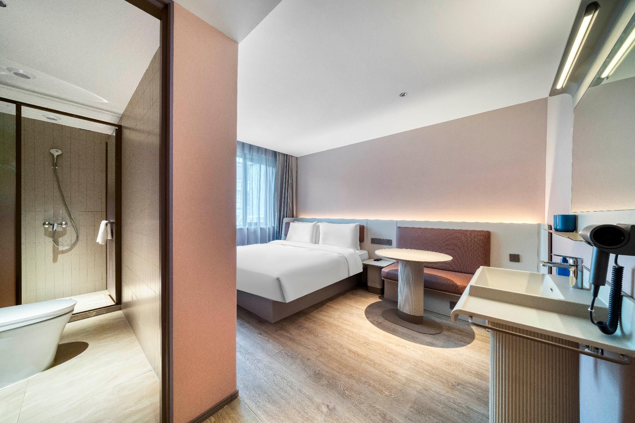 Queen Room A