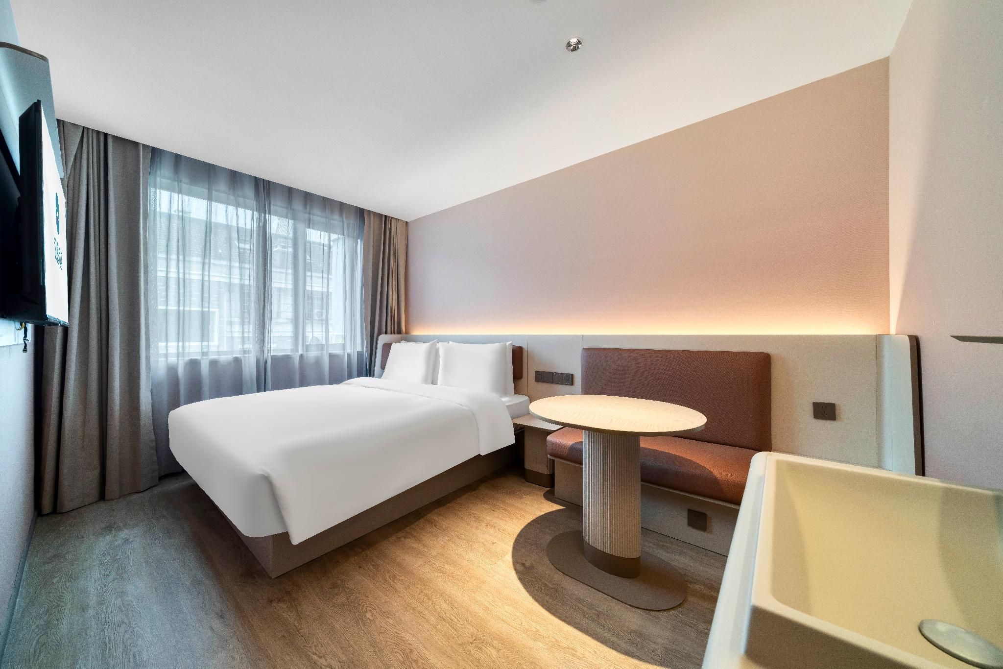 Queen Room A