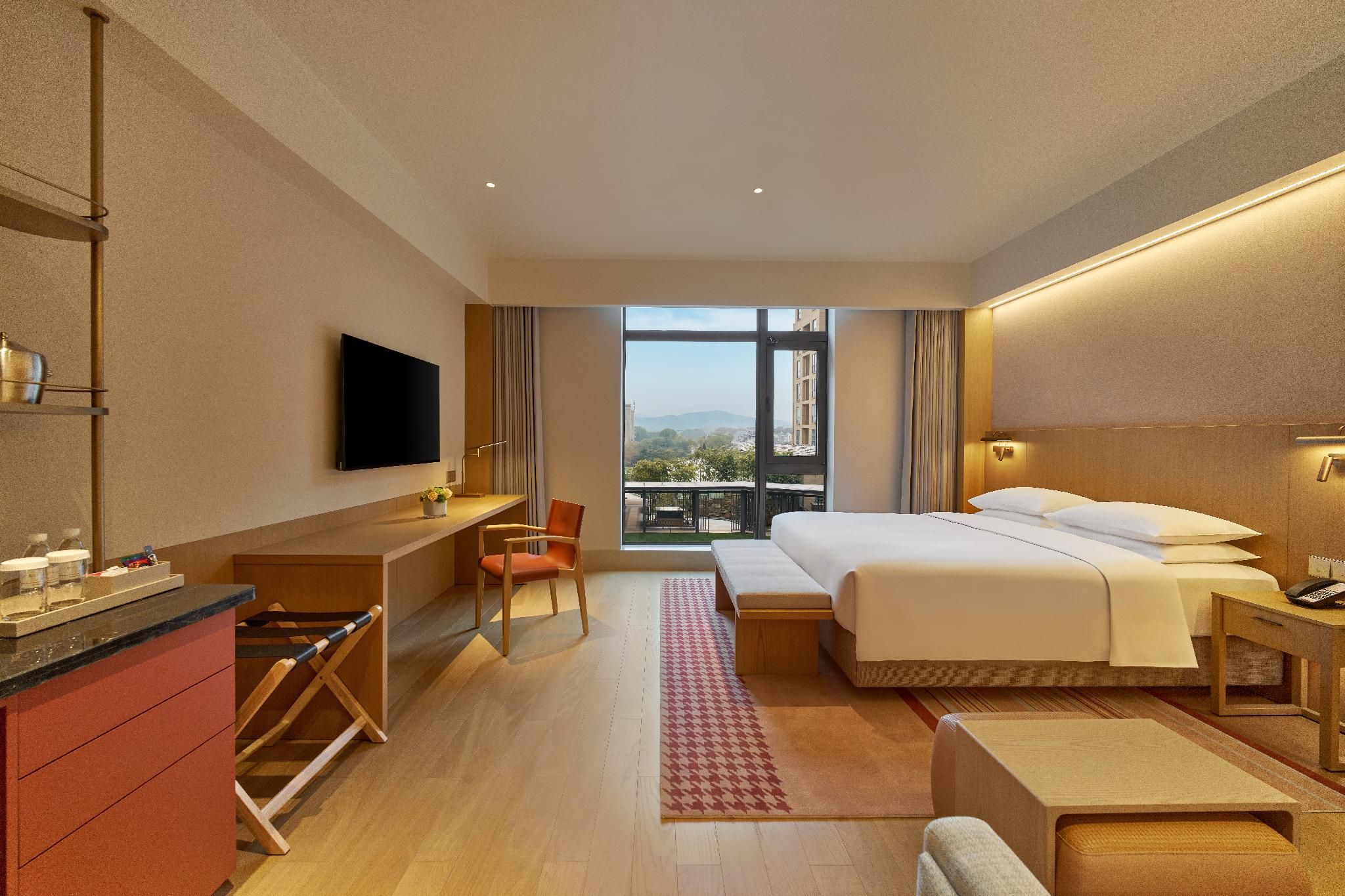 1 King Bed, Deluxe