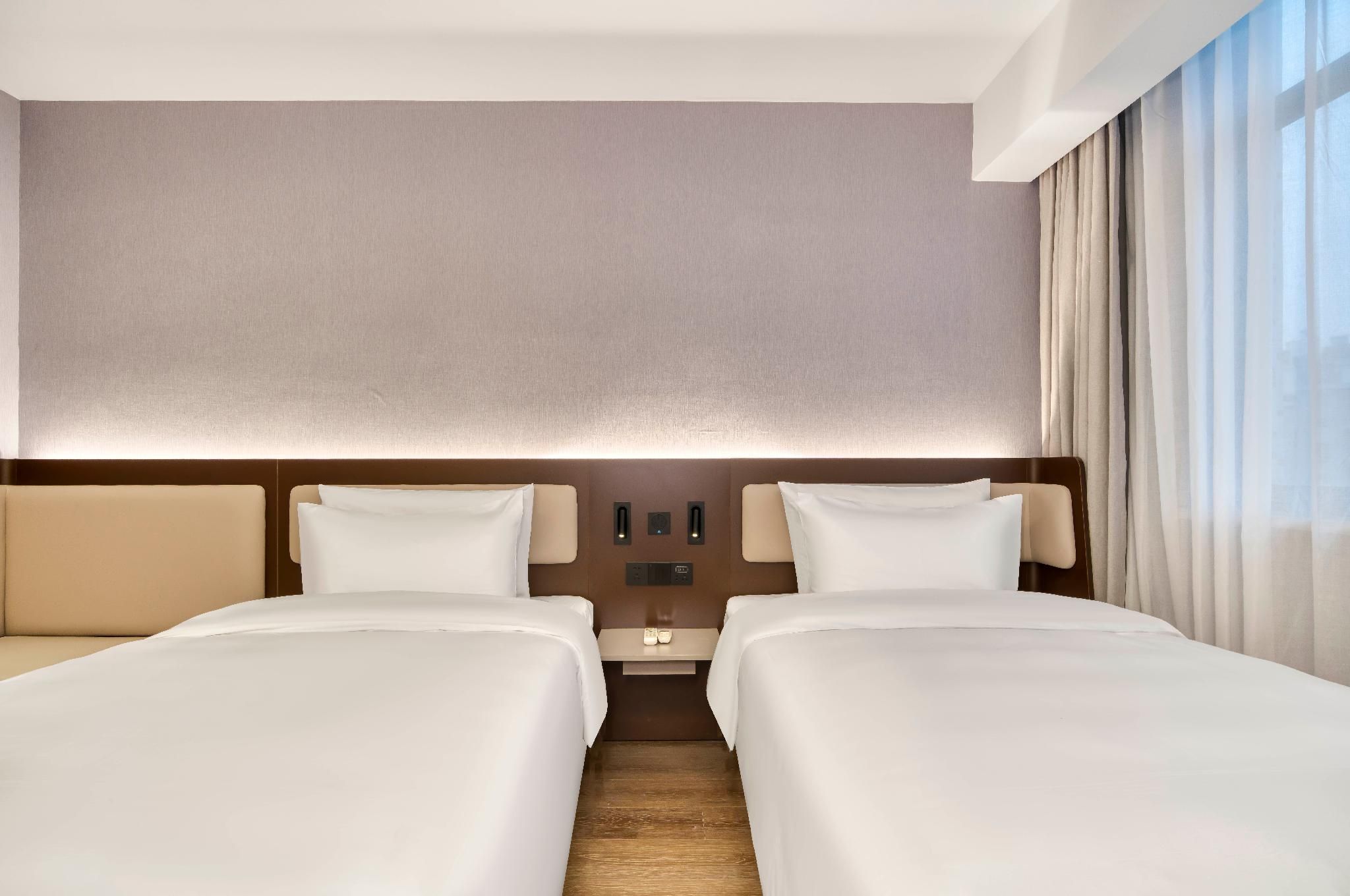 Twin Business Room
