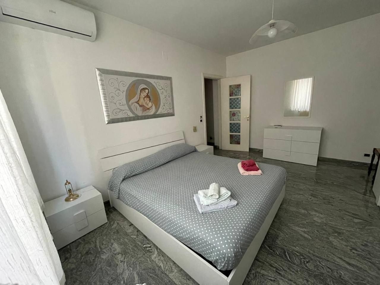 Deluxe Double Room (2 Adults + 1 Child)