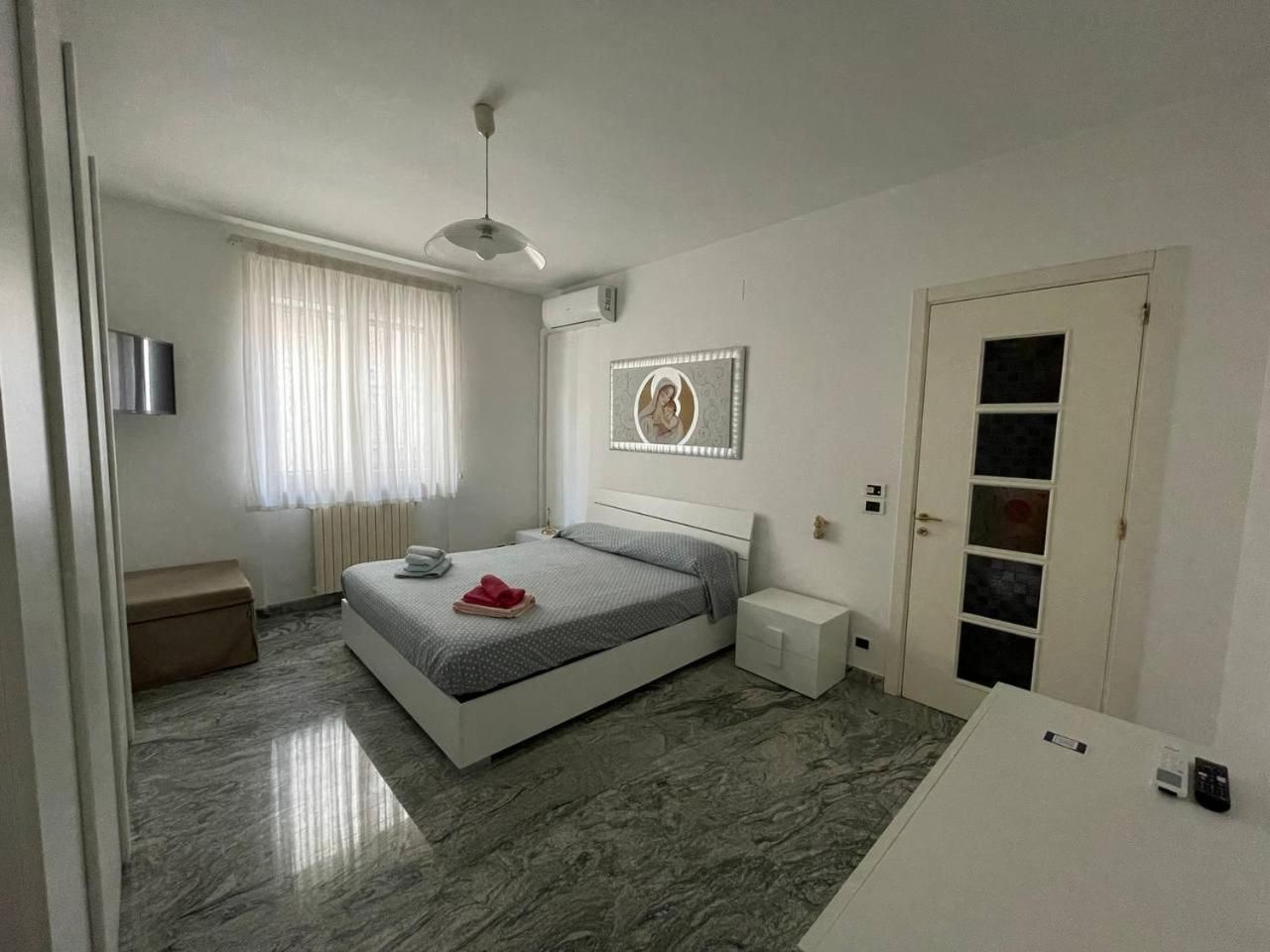 Deluxe Double Room (2 Adults + 1 Child)