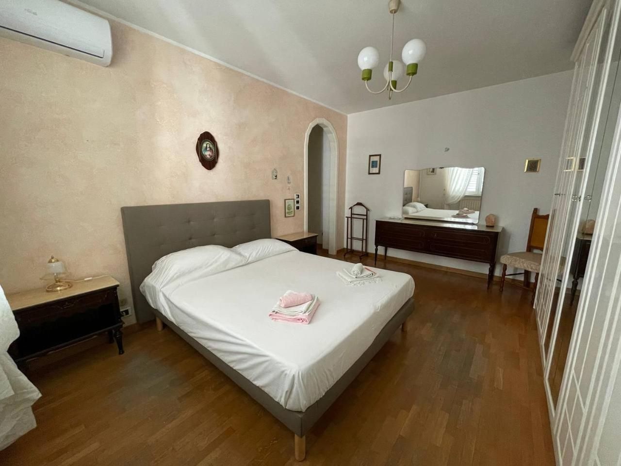 Deluxe Room (2 Adults + 1 Child)