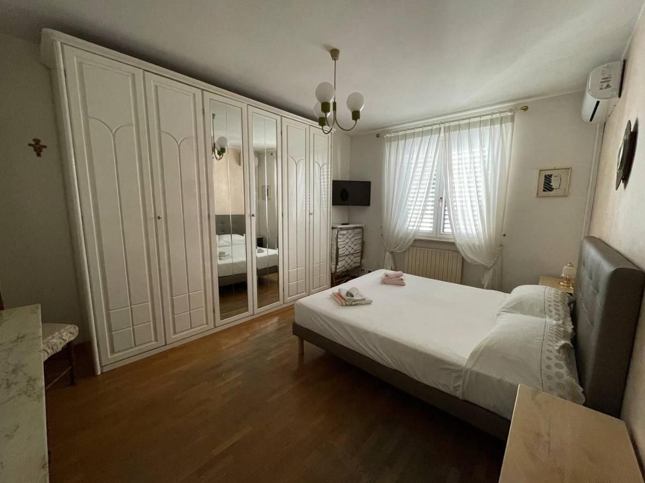 Deluxe Room (2 Adults + 1 Child)