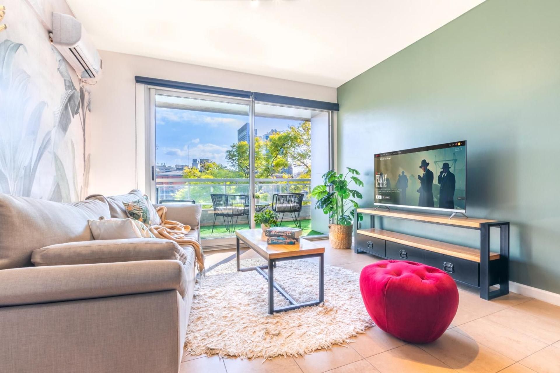 Apartment with Lake View