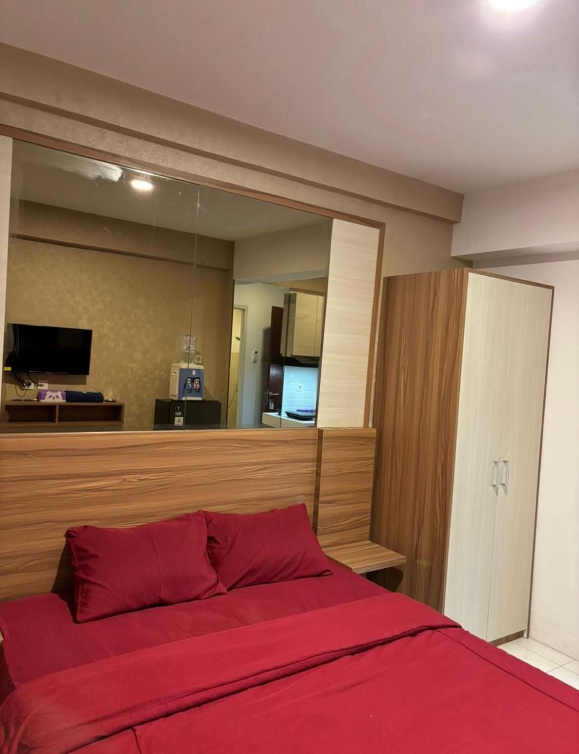 One-Bedroom Apartment with Balcony
