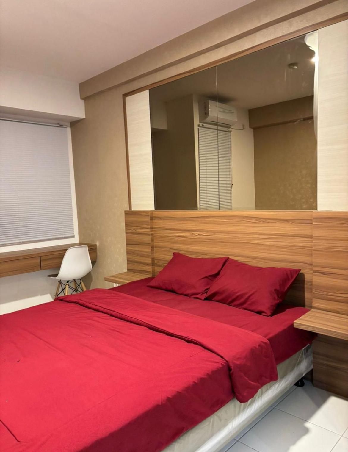 One-Bedroom Apartment with Balcony