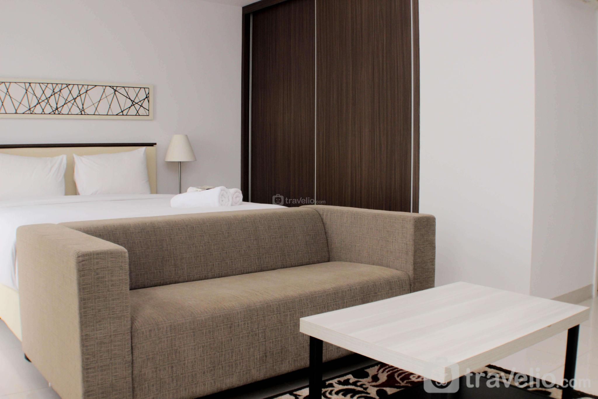 Comfort Minimalis Studio Azalea Suites By Travelio