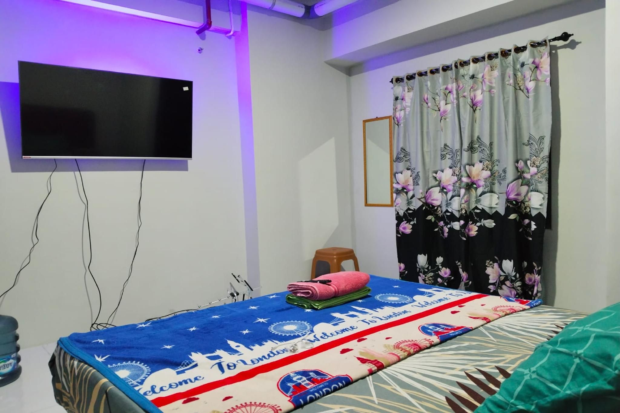 Studio Room