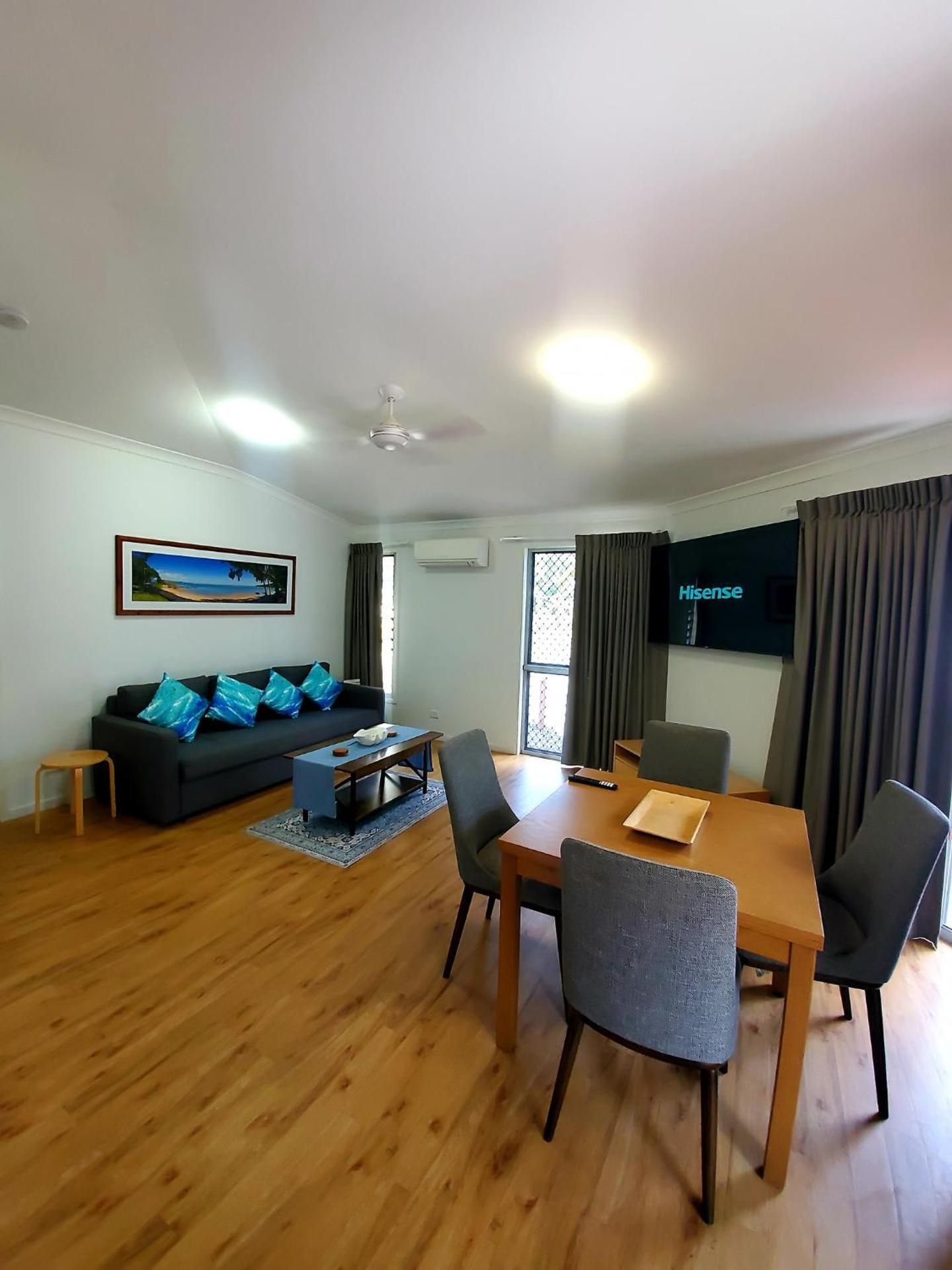 Sunset Cabins 1770 Apartment with Sea View