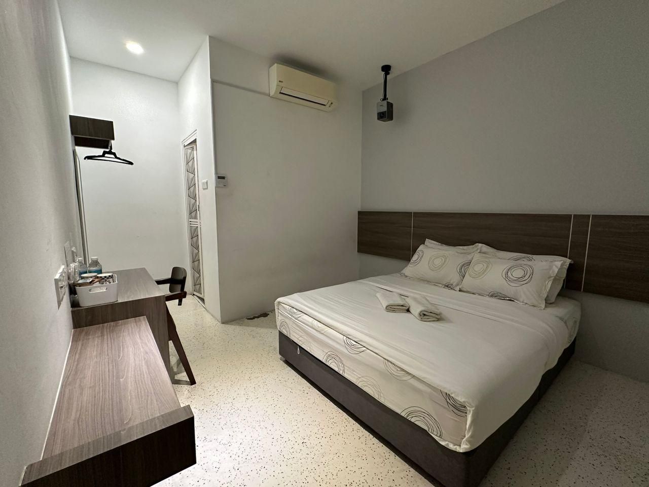 W F MOTEL Deluxe Queen Room