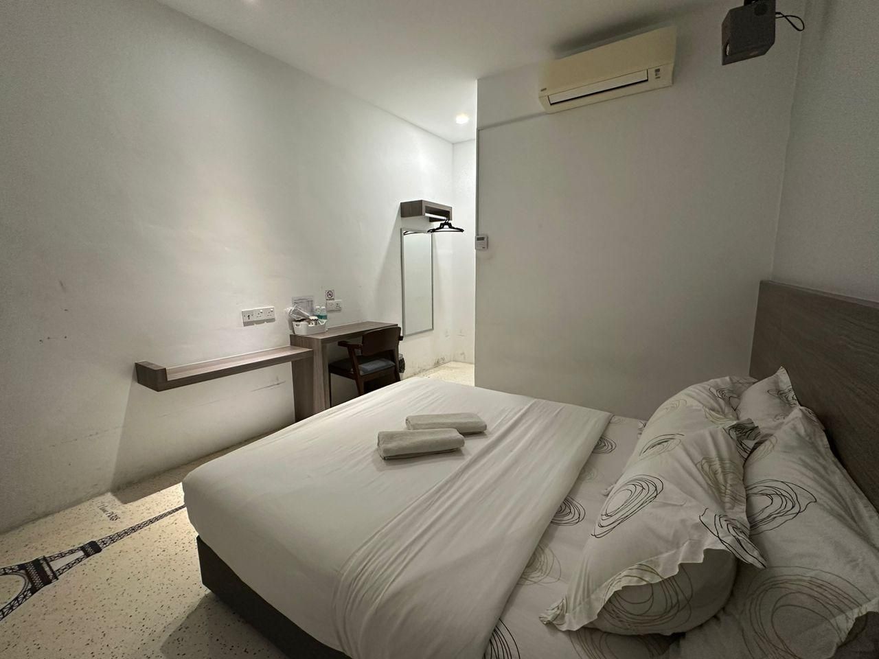 W F MOTEL Deluxe Queen Room 2