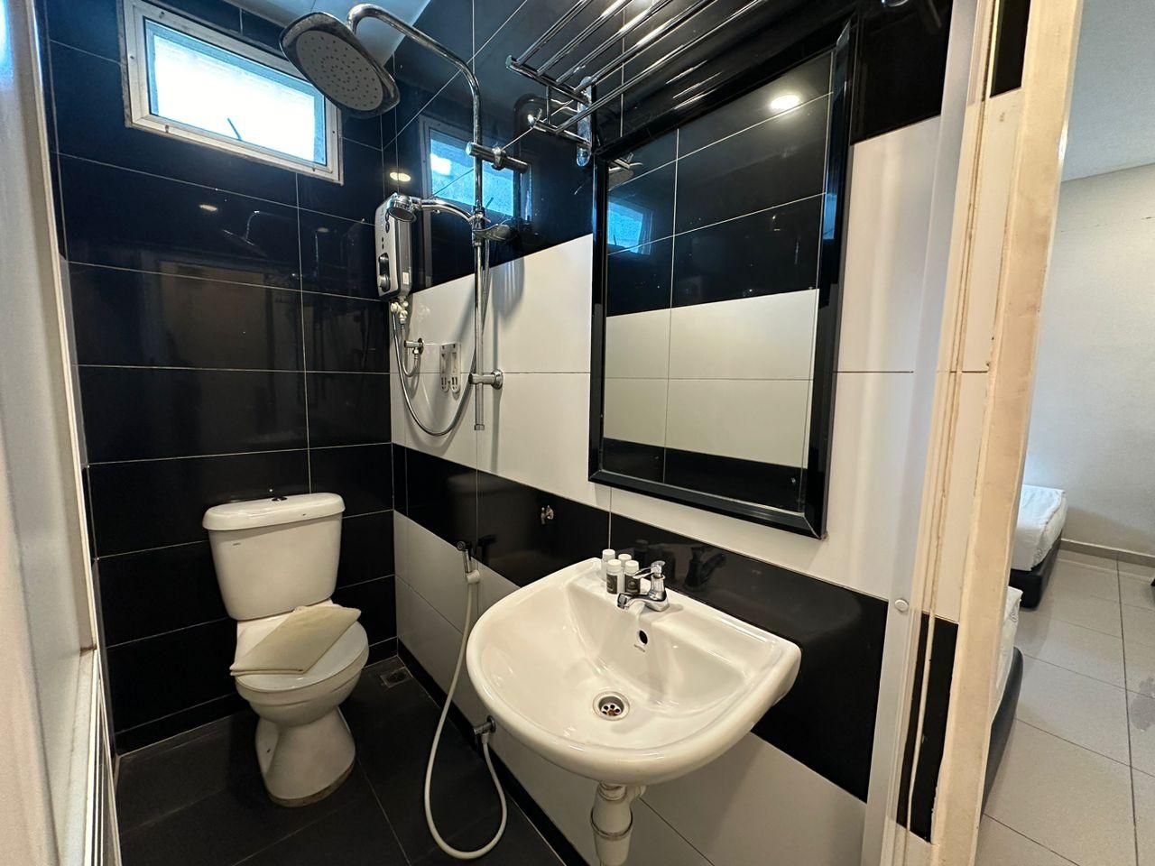 W F MOTEL Deluxe Family Room 3