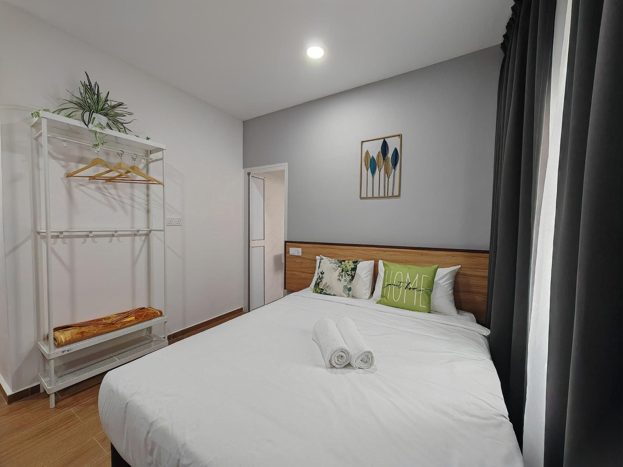 Premier Queen Room