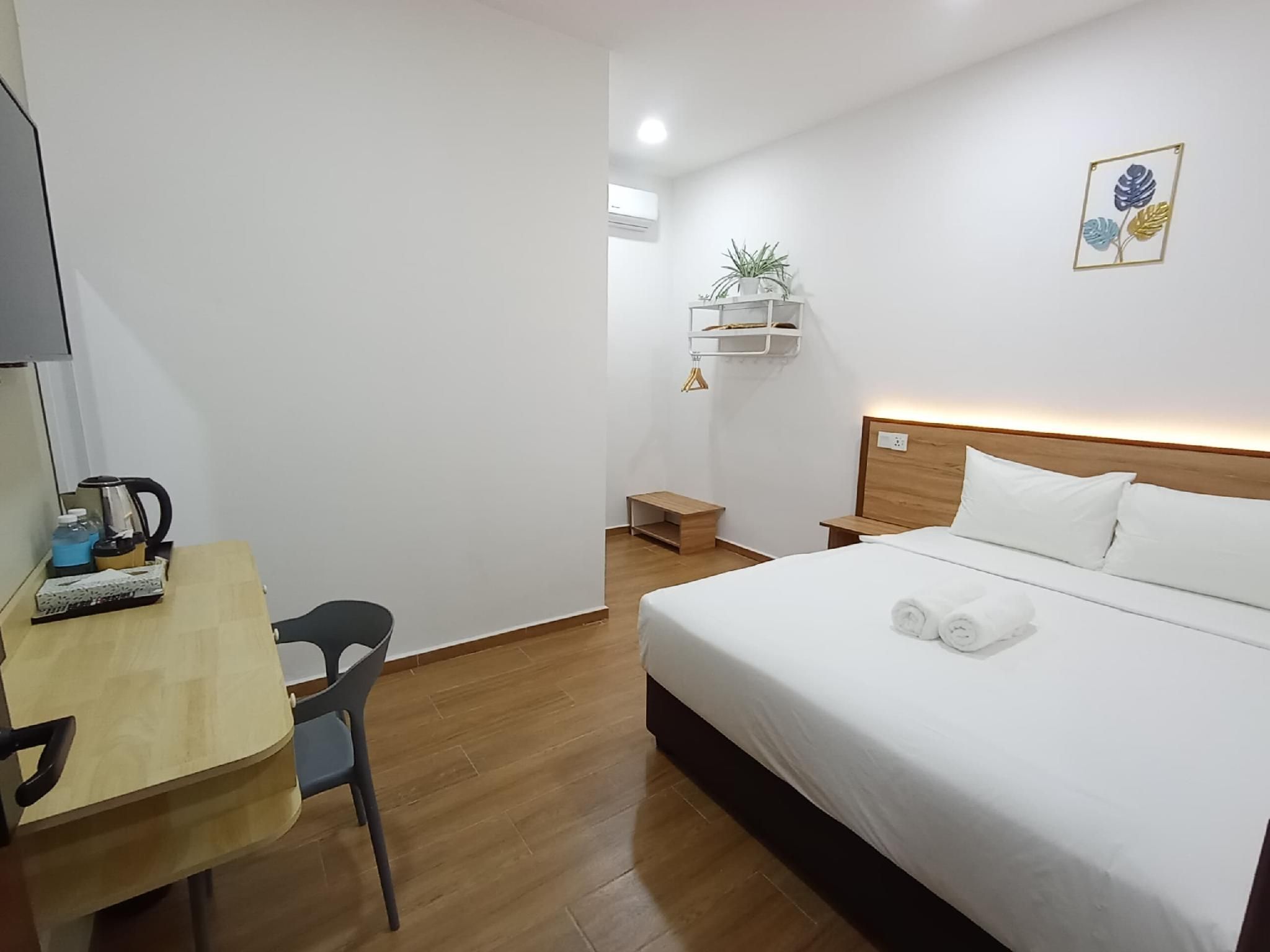 Standard Queen Room