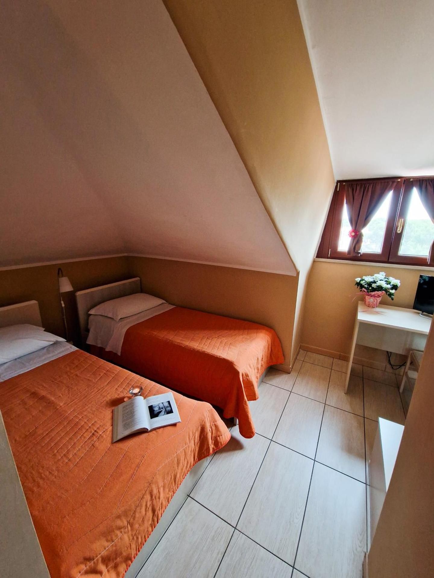 Economy Triple Room