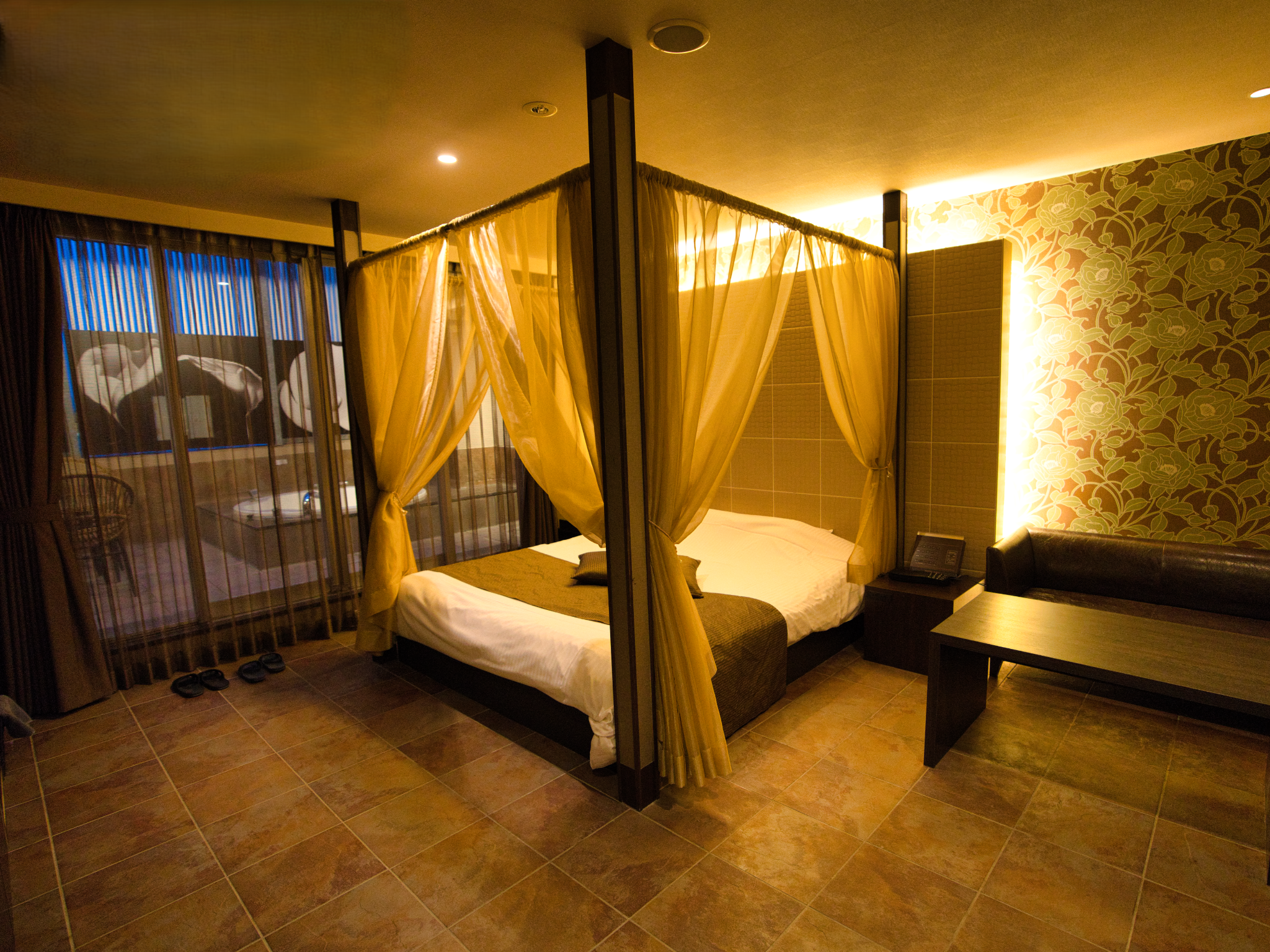 Deluxe - 1 Queen Bed