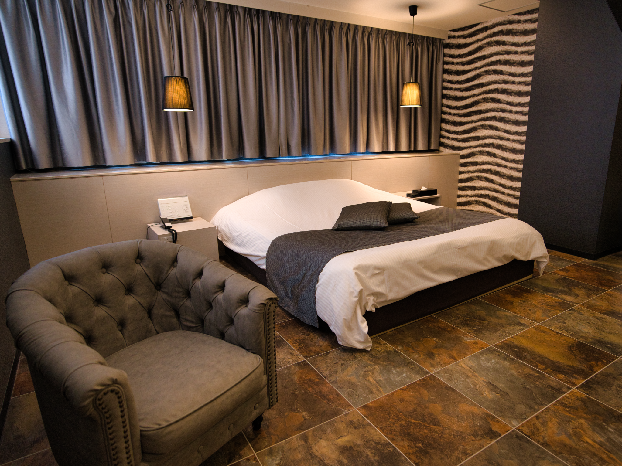 Deluxe - 1 Queen Bed