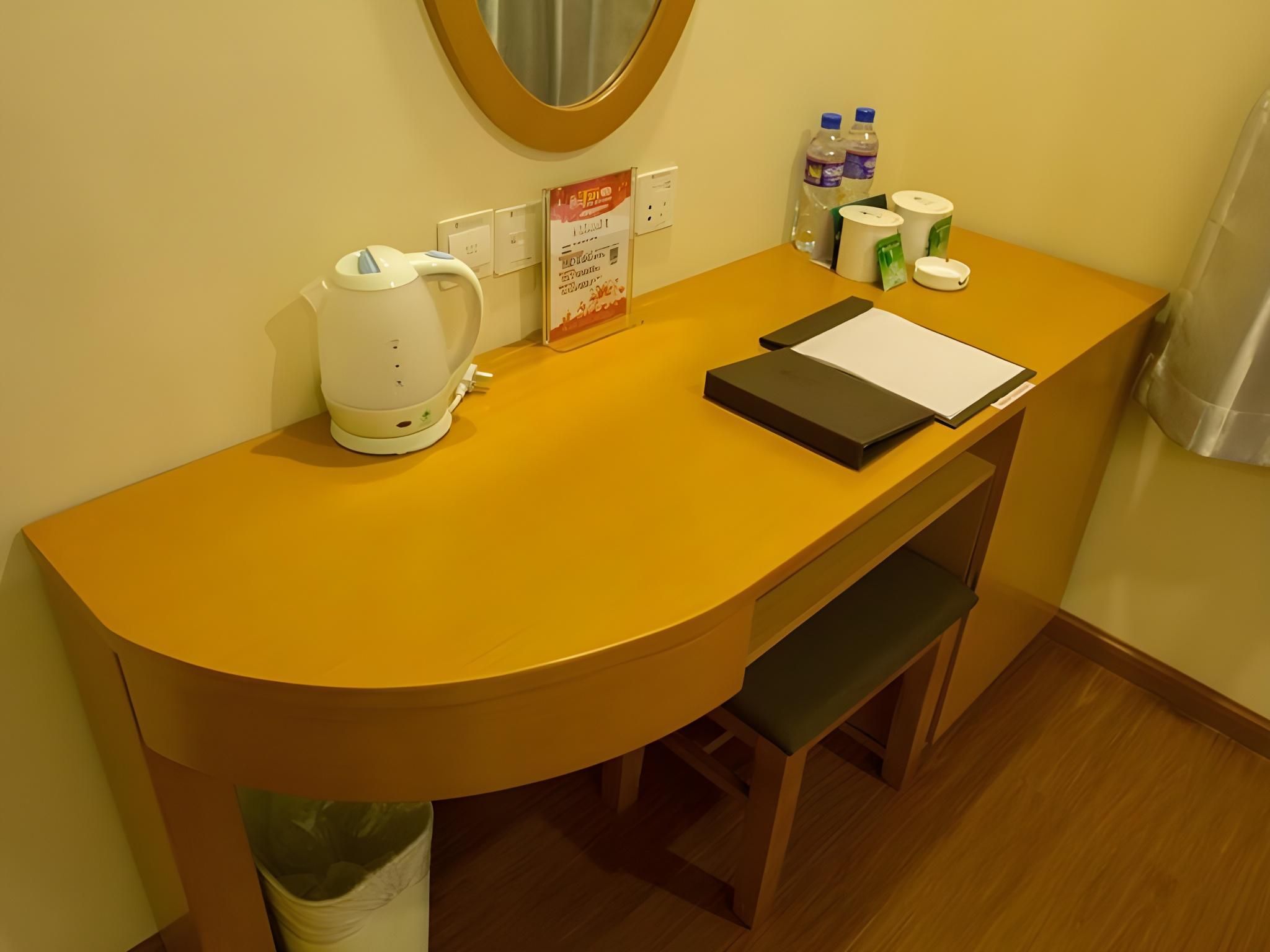 GTR - Guest Room with One 1.8M Bed