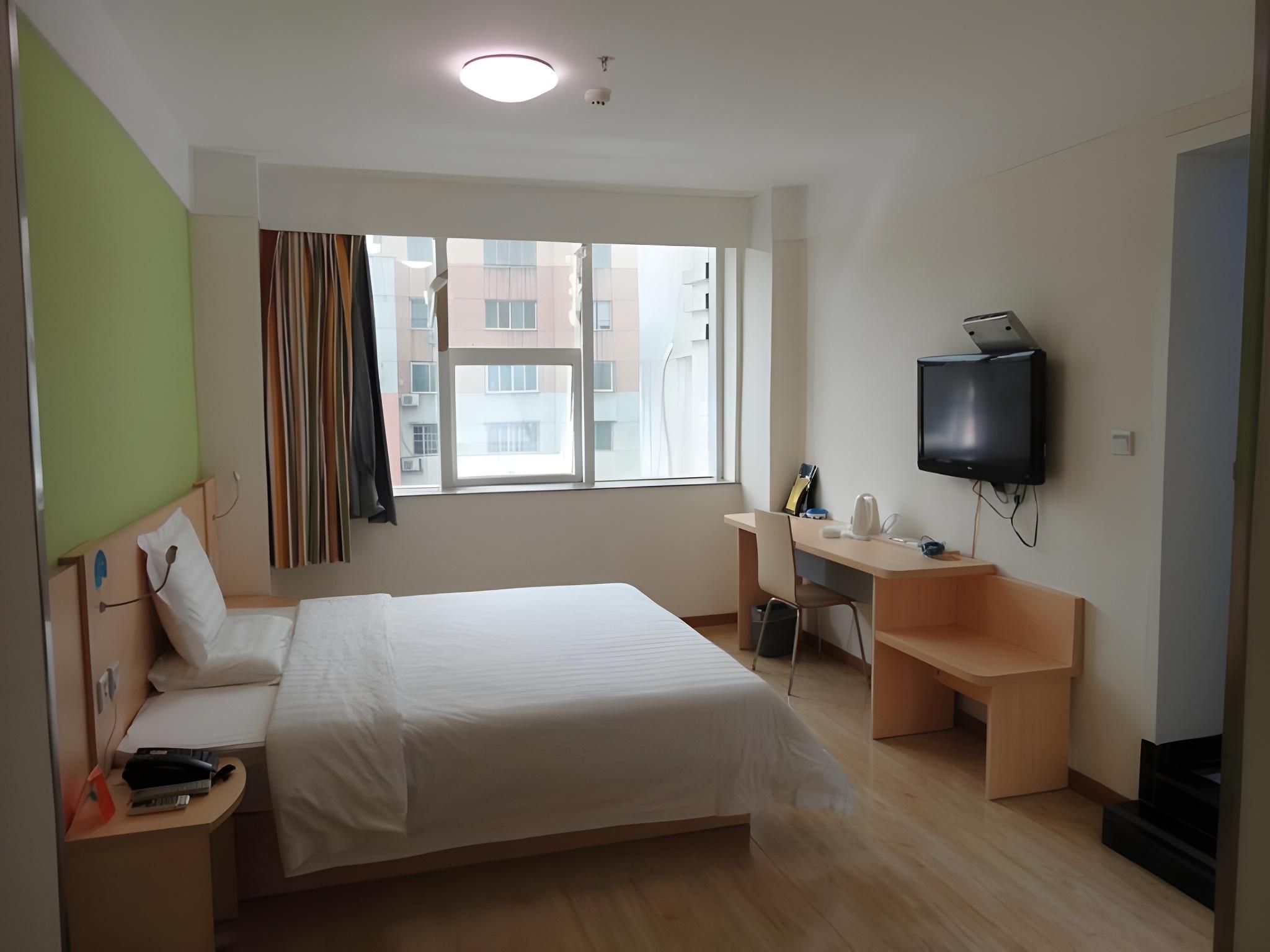 Business Queen Room