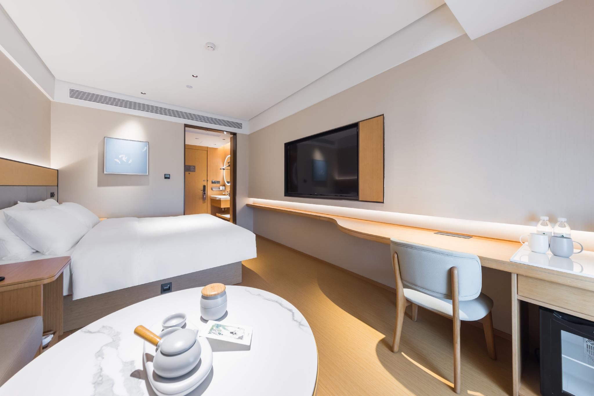 Business Queen Bed Room