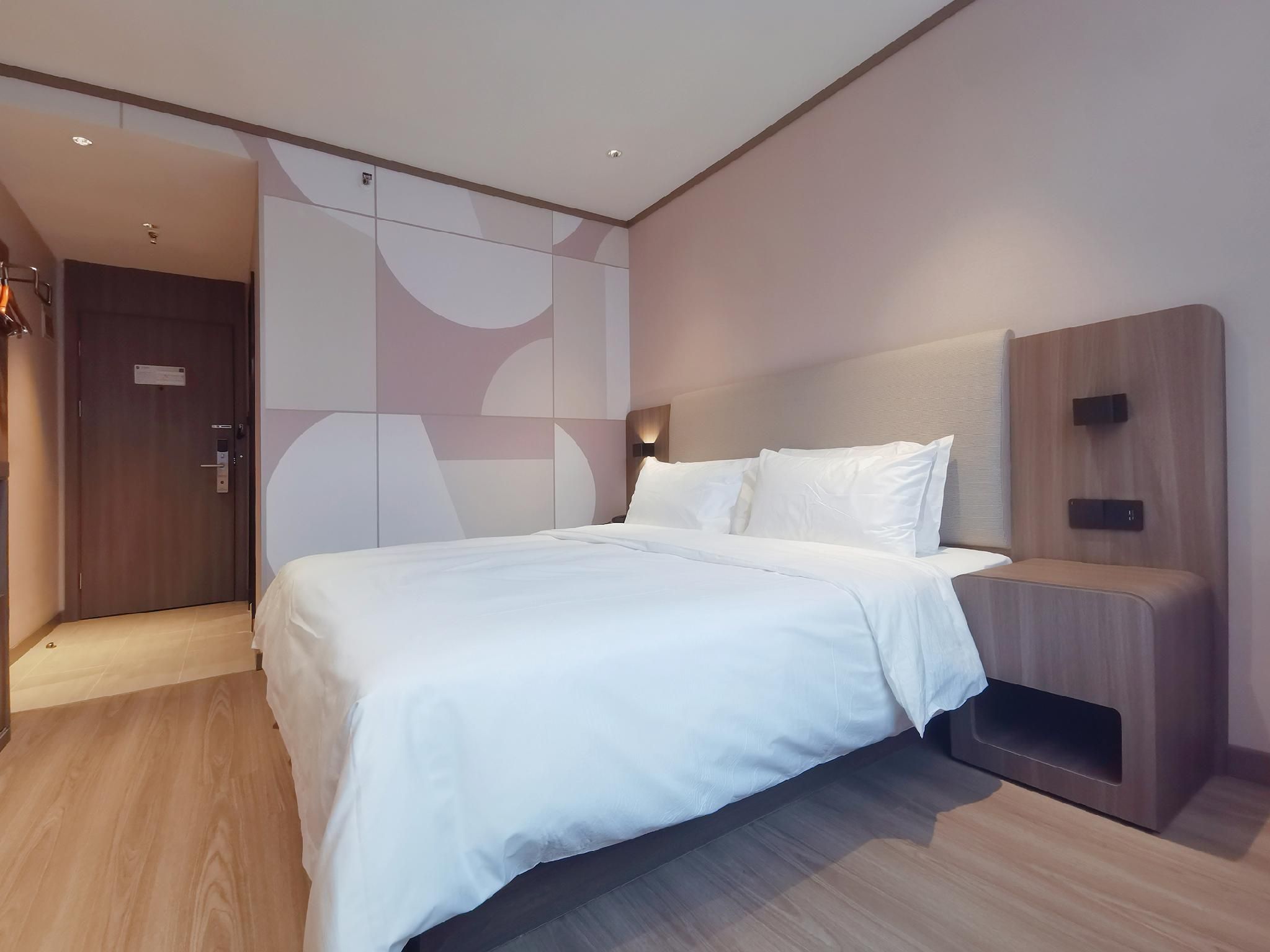 Huazhu - Room With Bed