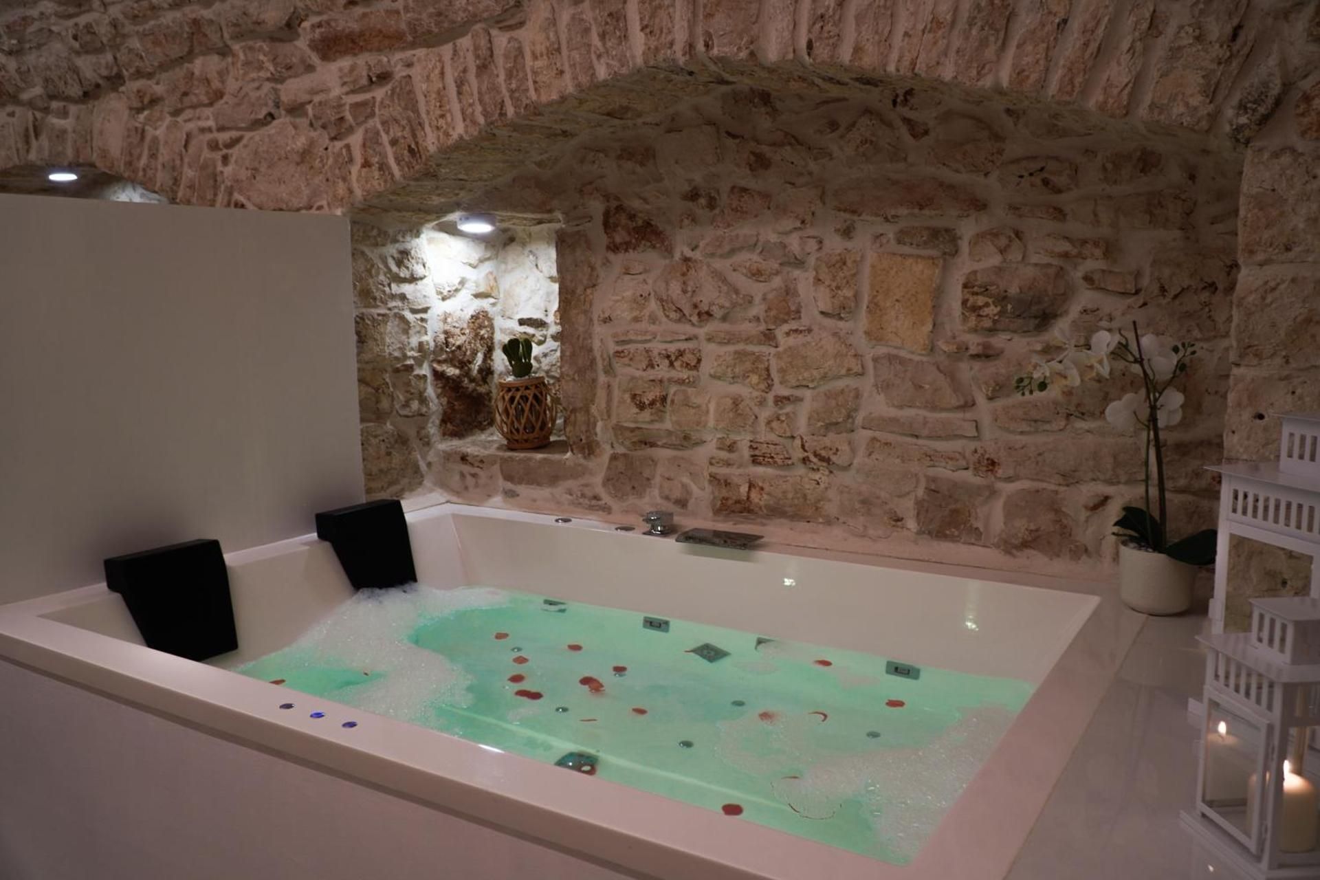 Deluxe Suite with Spa Bath
