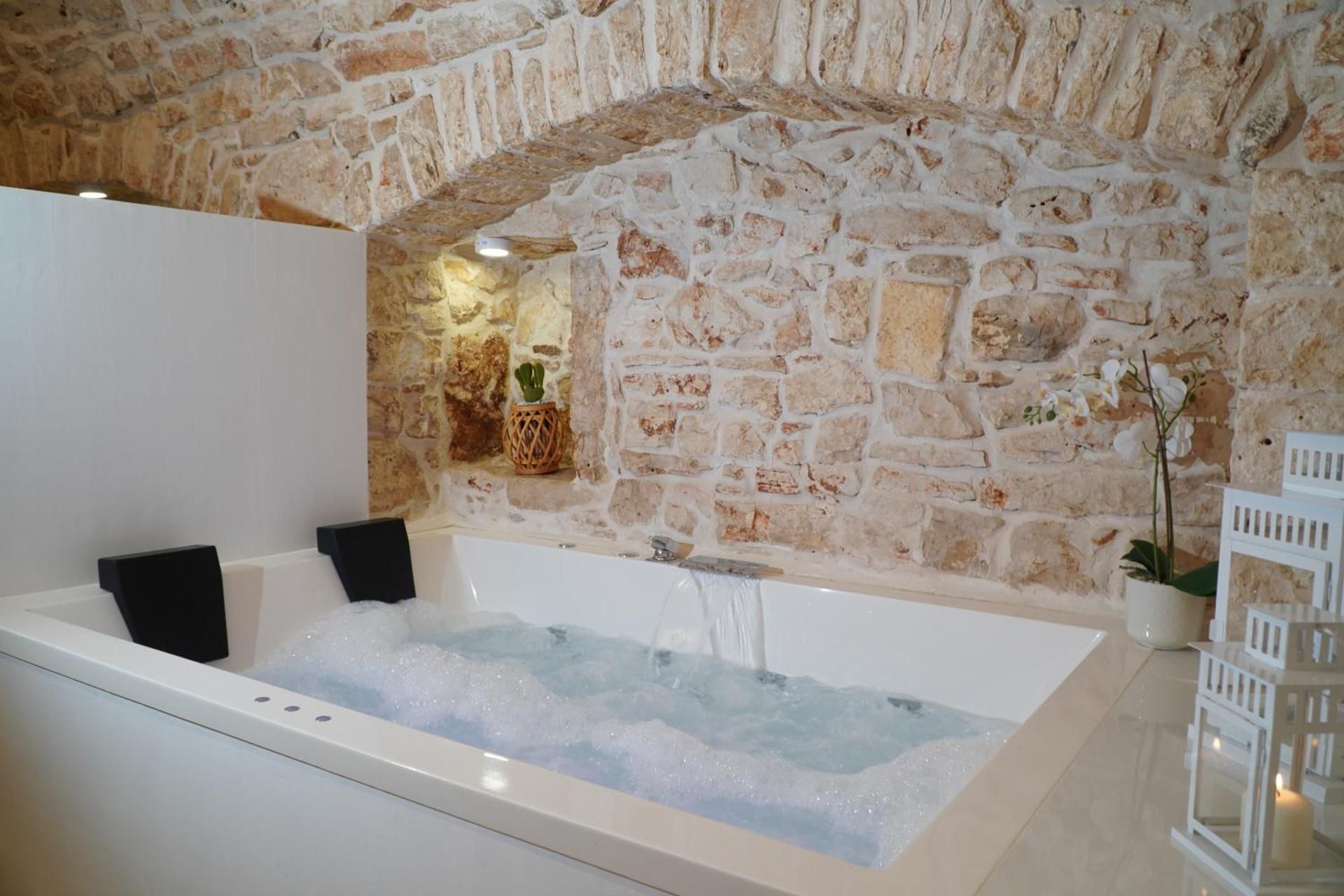 Deluxe Suite with Spa Bath