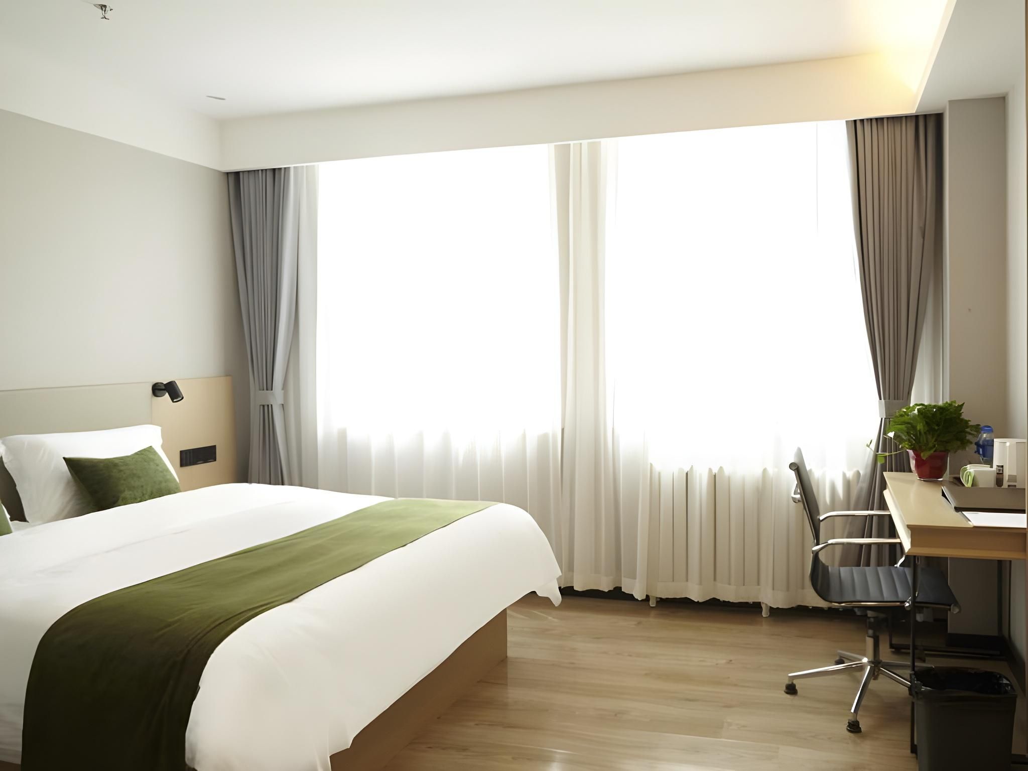 GreenTree Inn Exhibition Center University Road Hotel Queen Deluxe Room