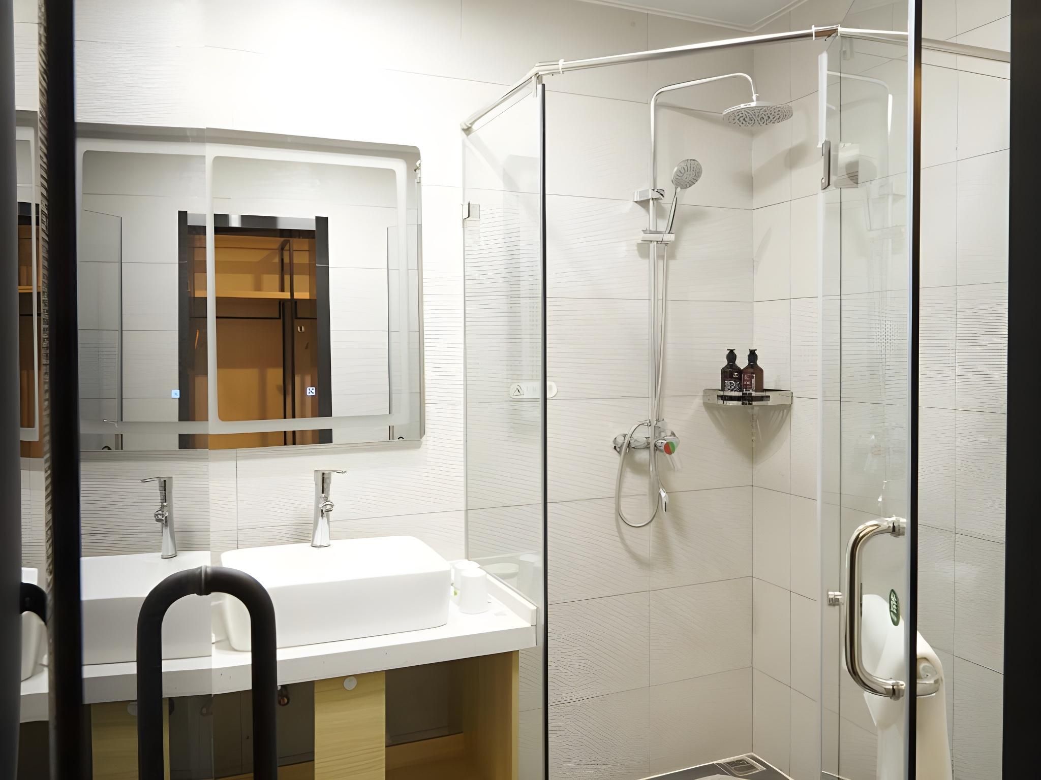 GreenTree Inn Exhibition Center University Road Hotel Superior 1 Queen 3