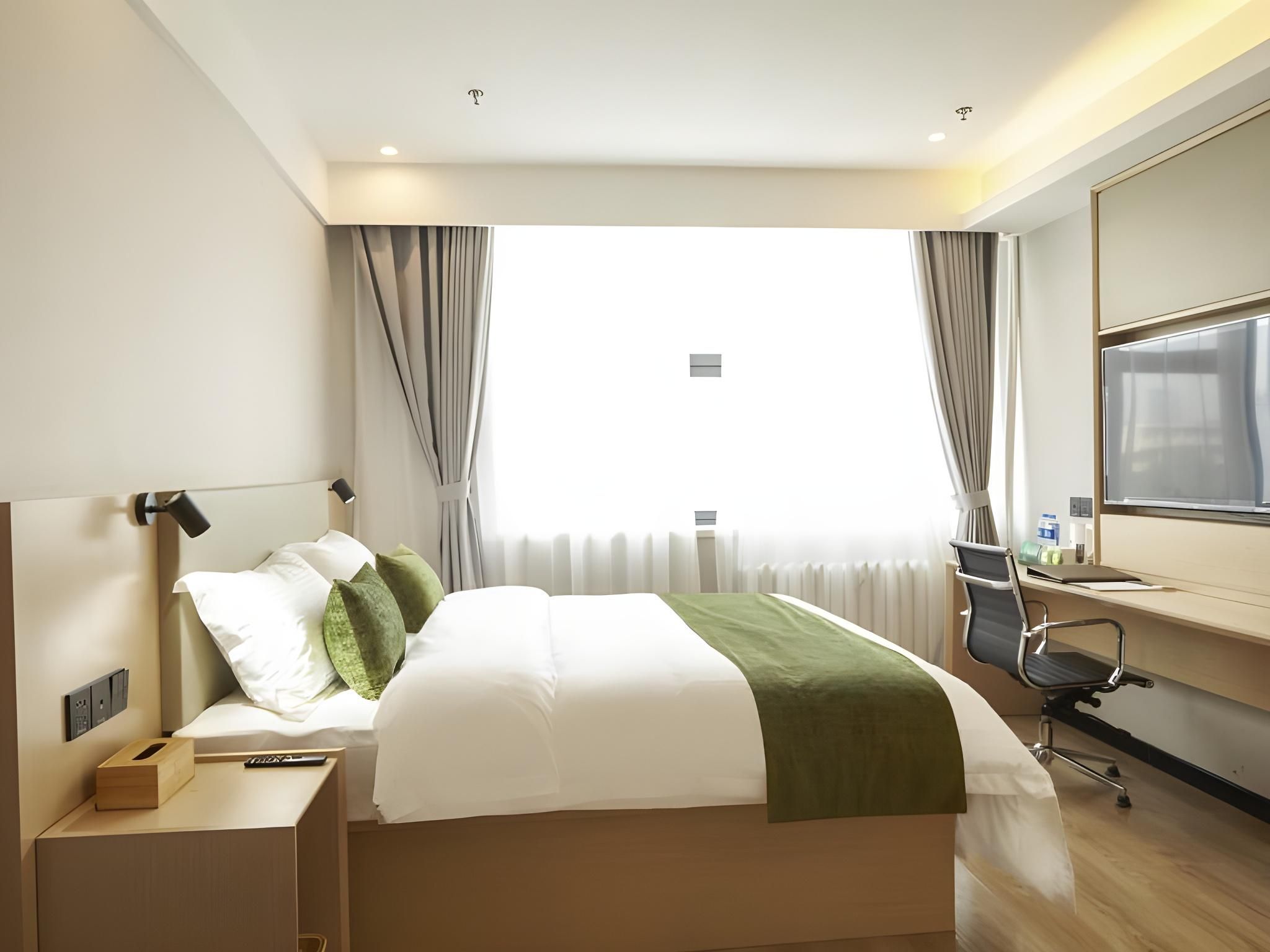 Hotel Queen Room