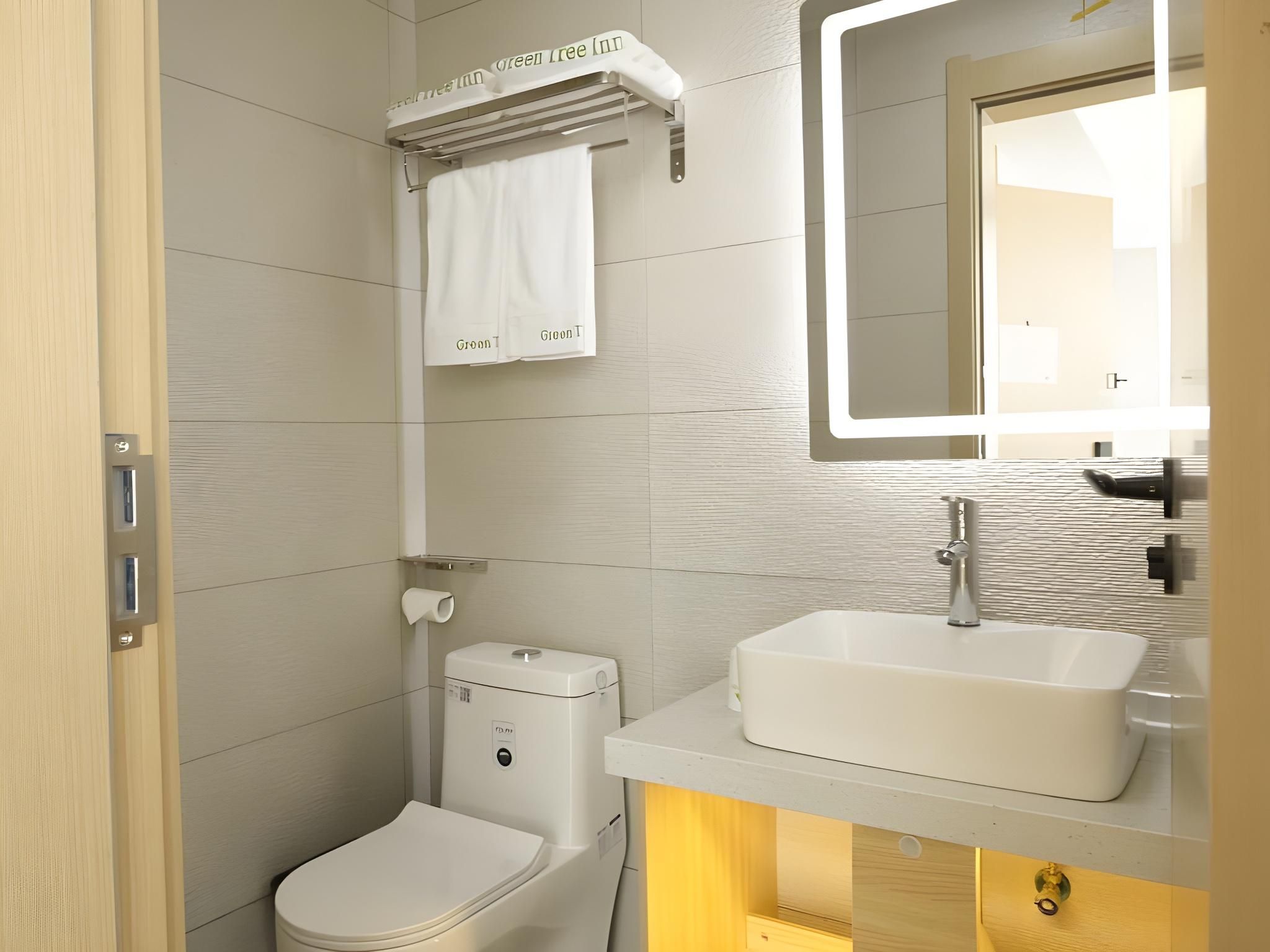 GreenTree Inn Exhibition Center University Road Hotel Queen Deluxe Room 2