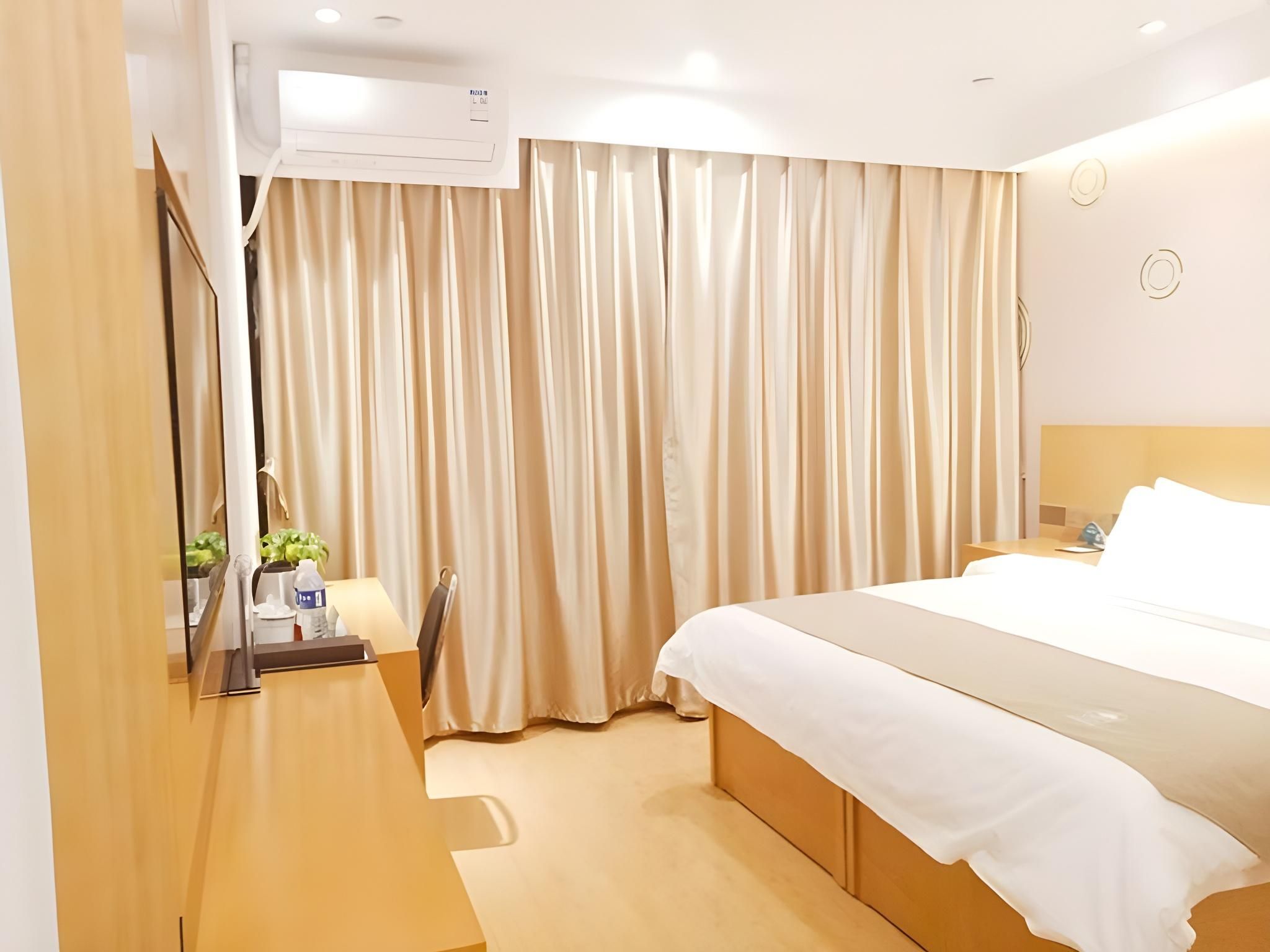 Business Queen Room