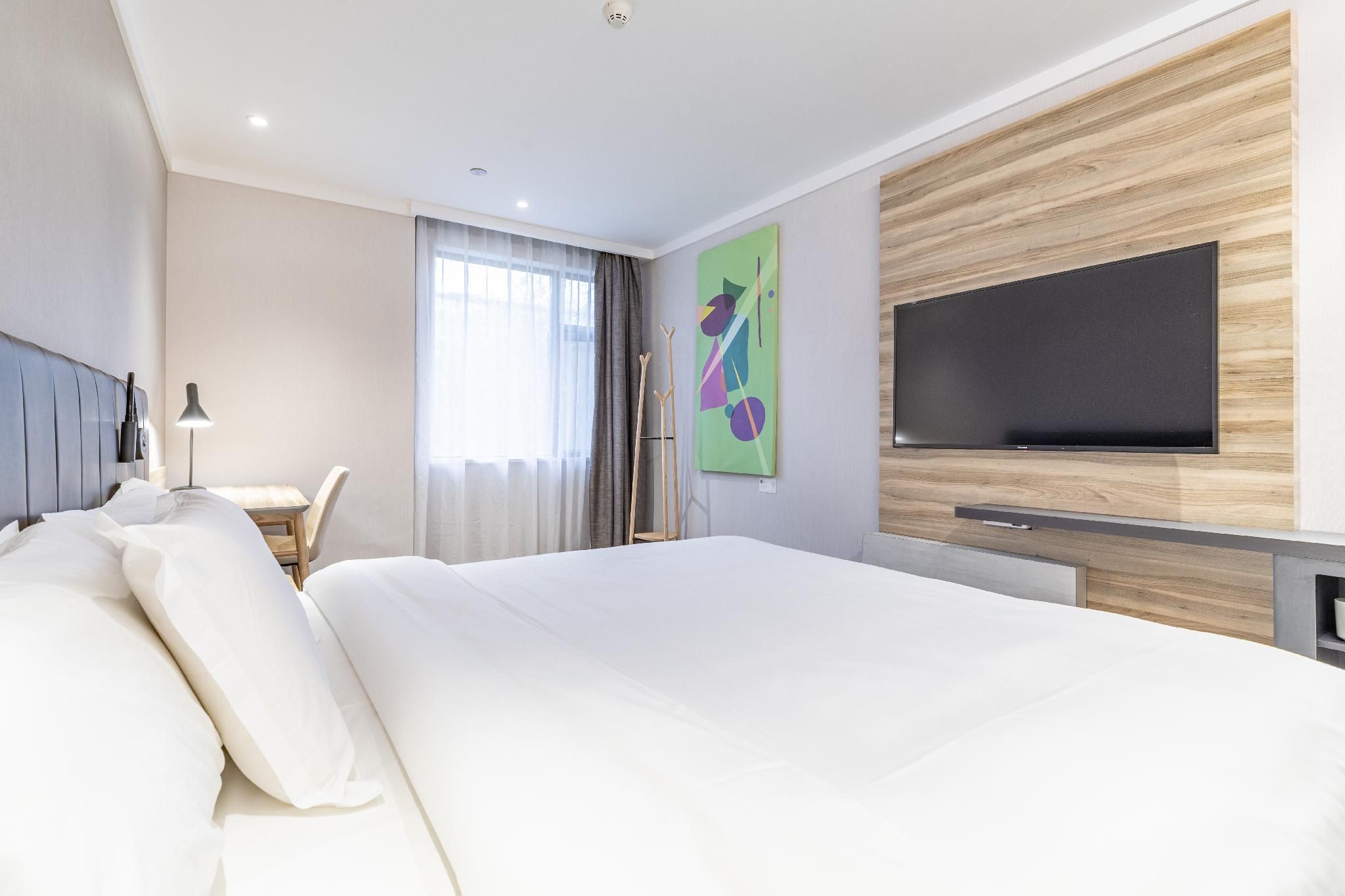 Huazhu - Room With Bed